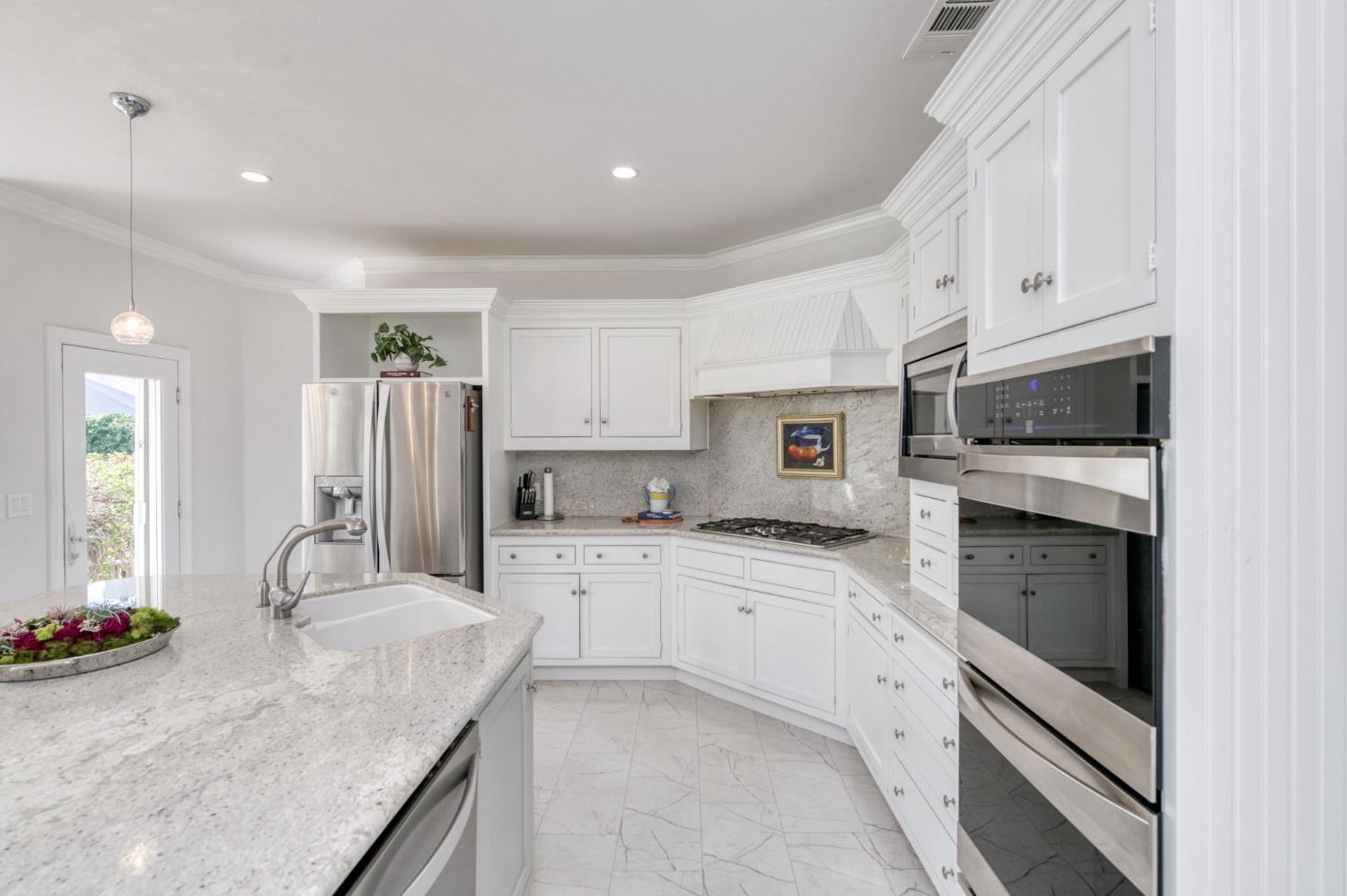 2473 W Beechwood Ave, Fresno, CA 93711