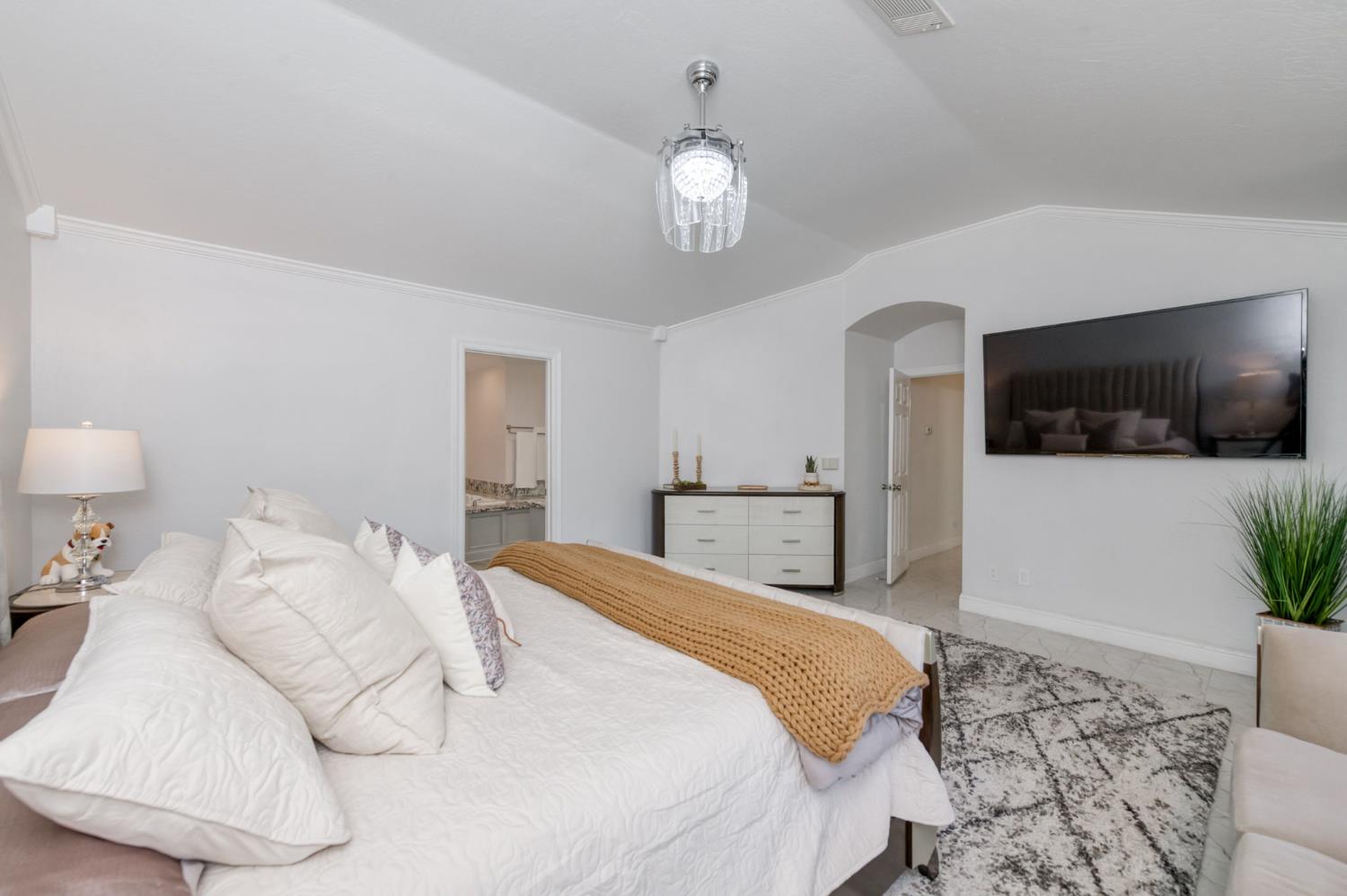 2473 W Beechwood Ave, Fresno, CA 93711