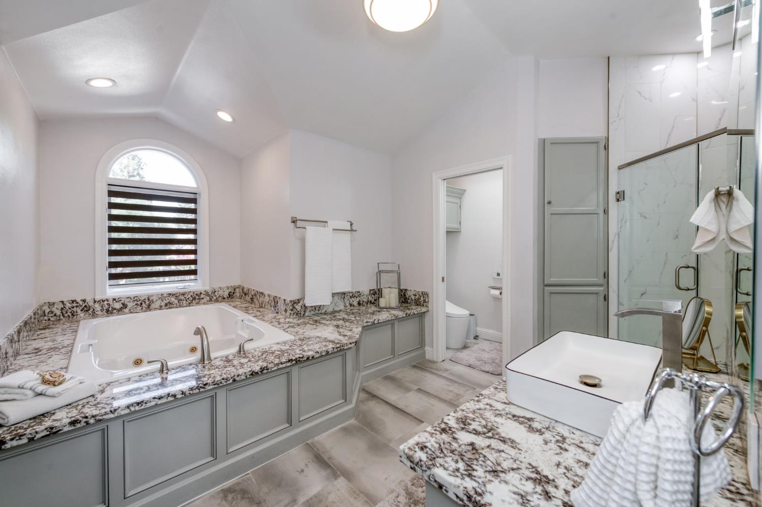 2473 W Beechwood Ave, Fresno, CA 93711