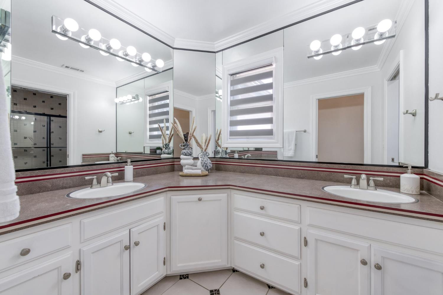 2473 W Beechwood Ave, Fresno, CA 93711