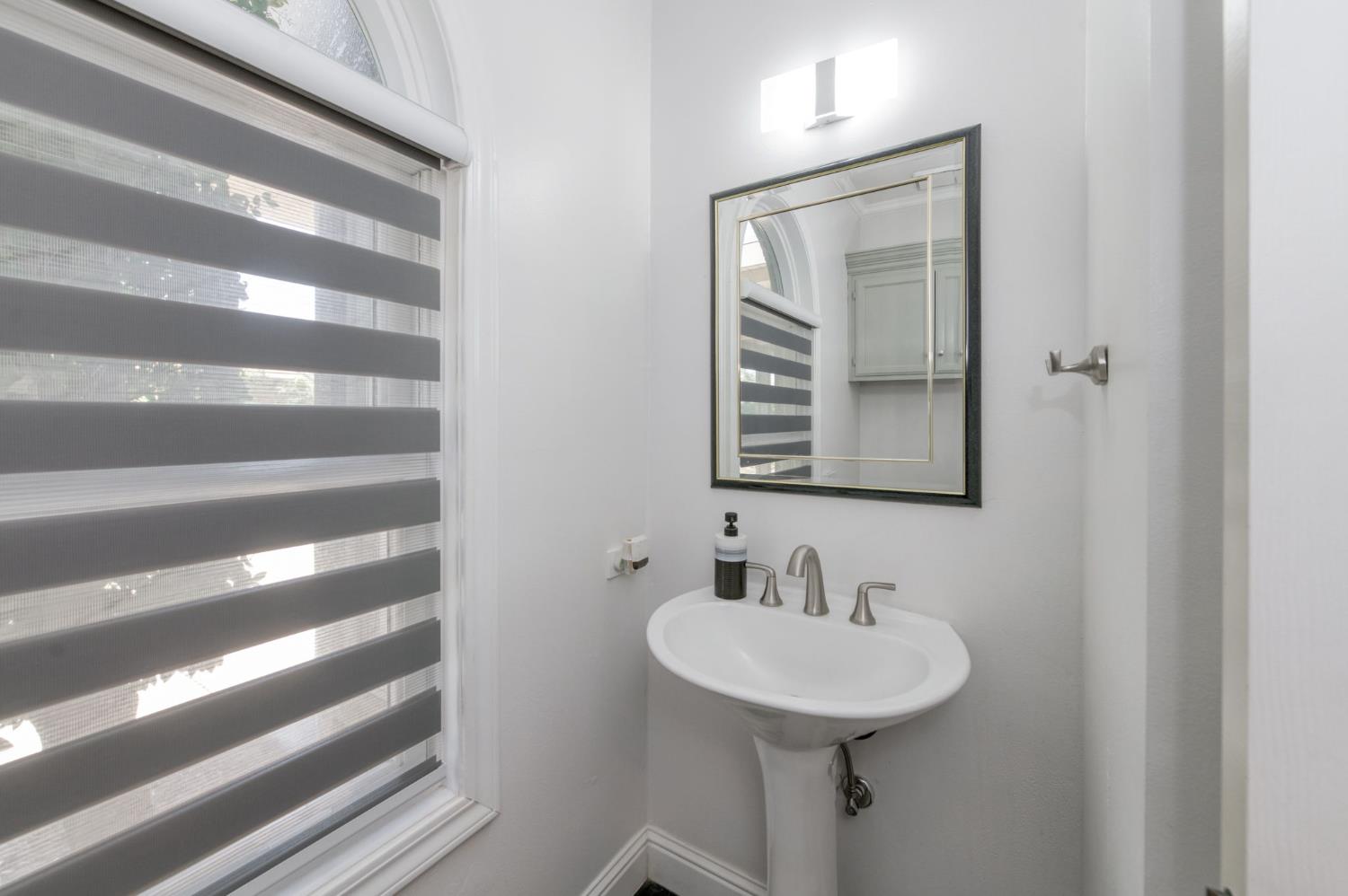 2473 W Beechwood Ave, Fresno, CA 93711