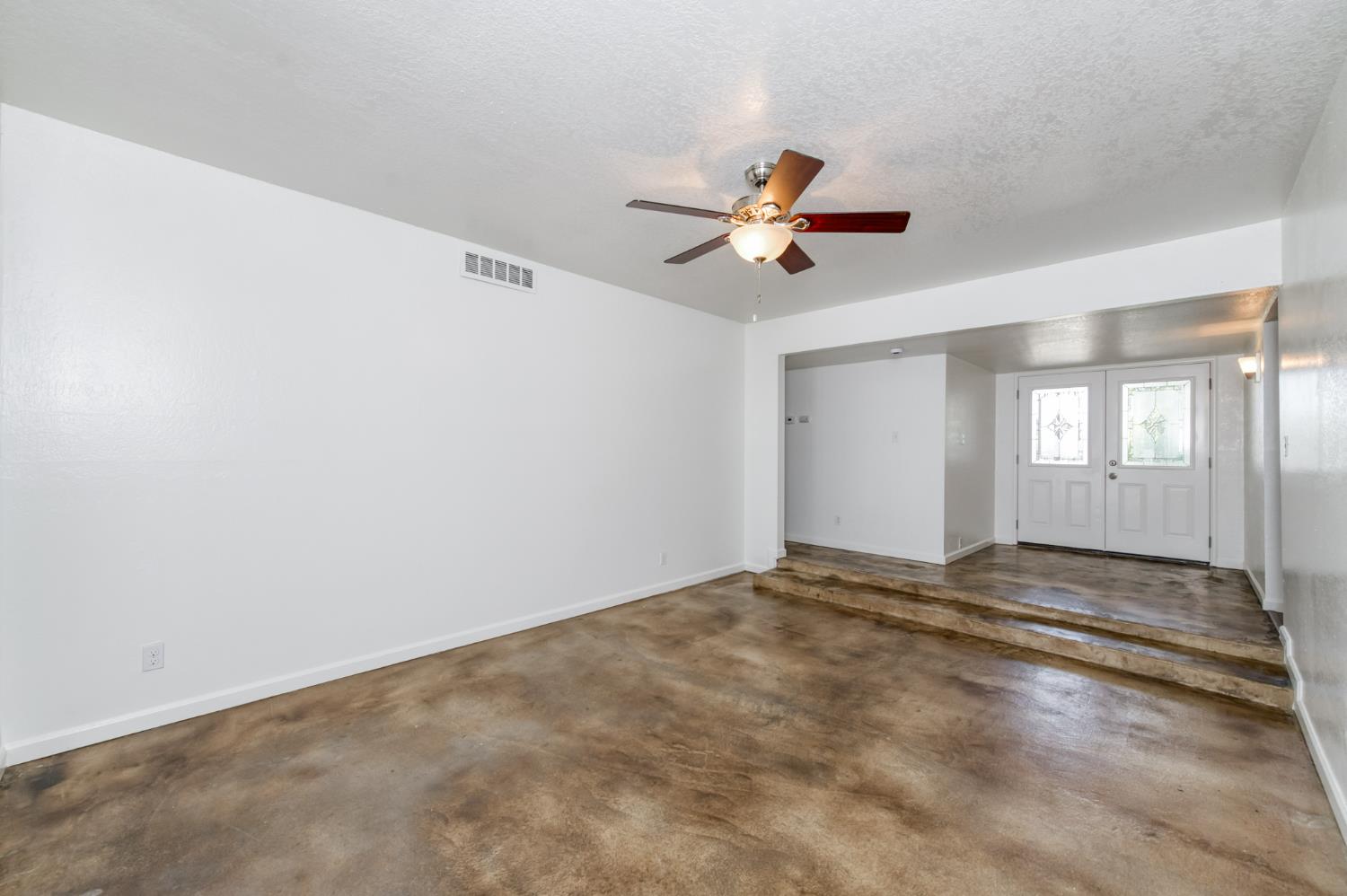 6617 N 2nd St, Fresno, CA 93710