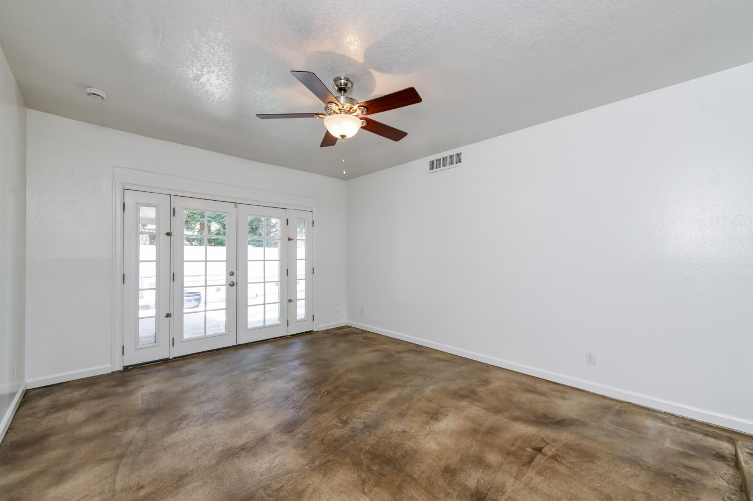 6617 N 2nd St, Fresno, CA 93710