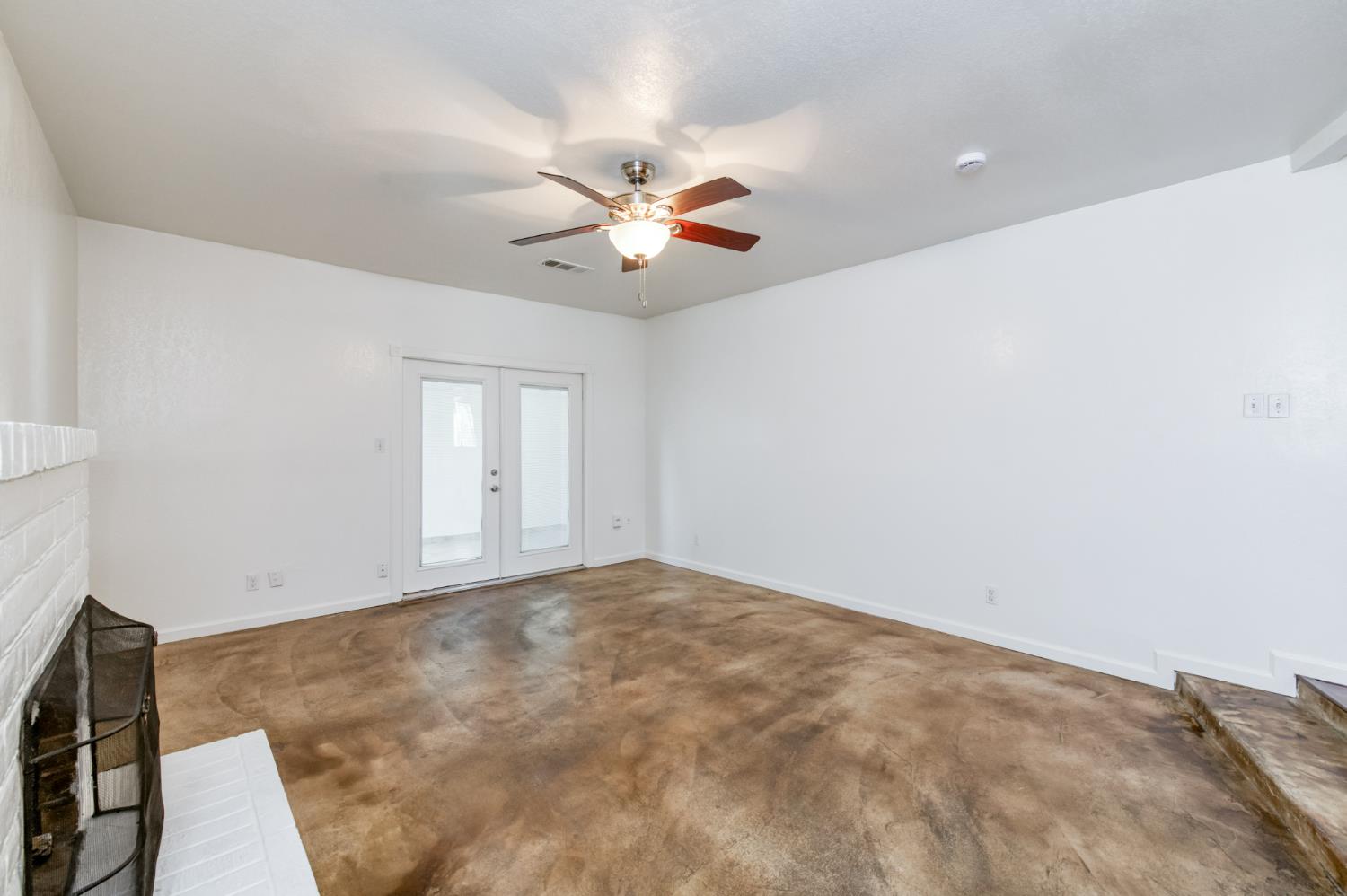 6617 N 2nd St, Fresno, CA 93710