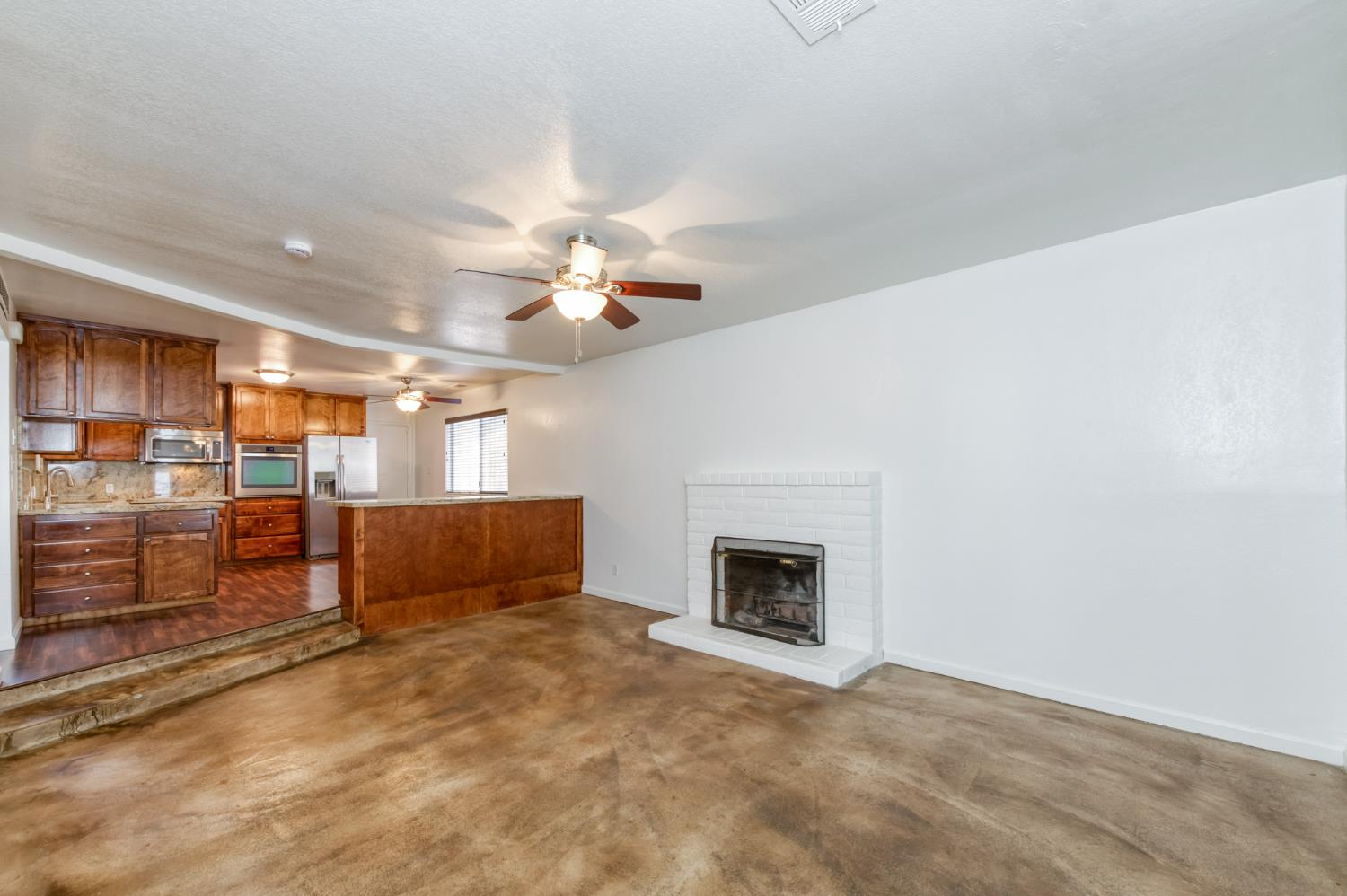 6617 N 2nd St, Fresno, CA 93710