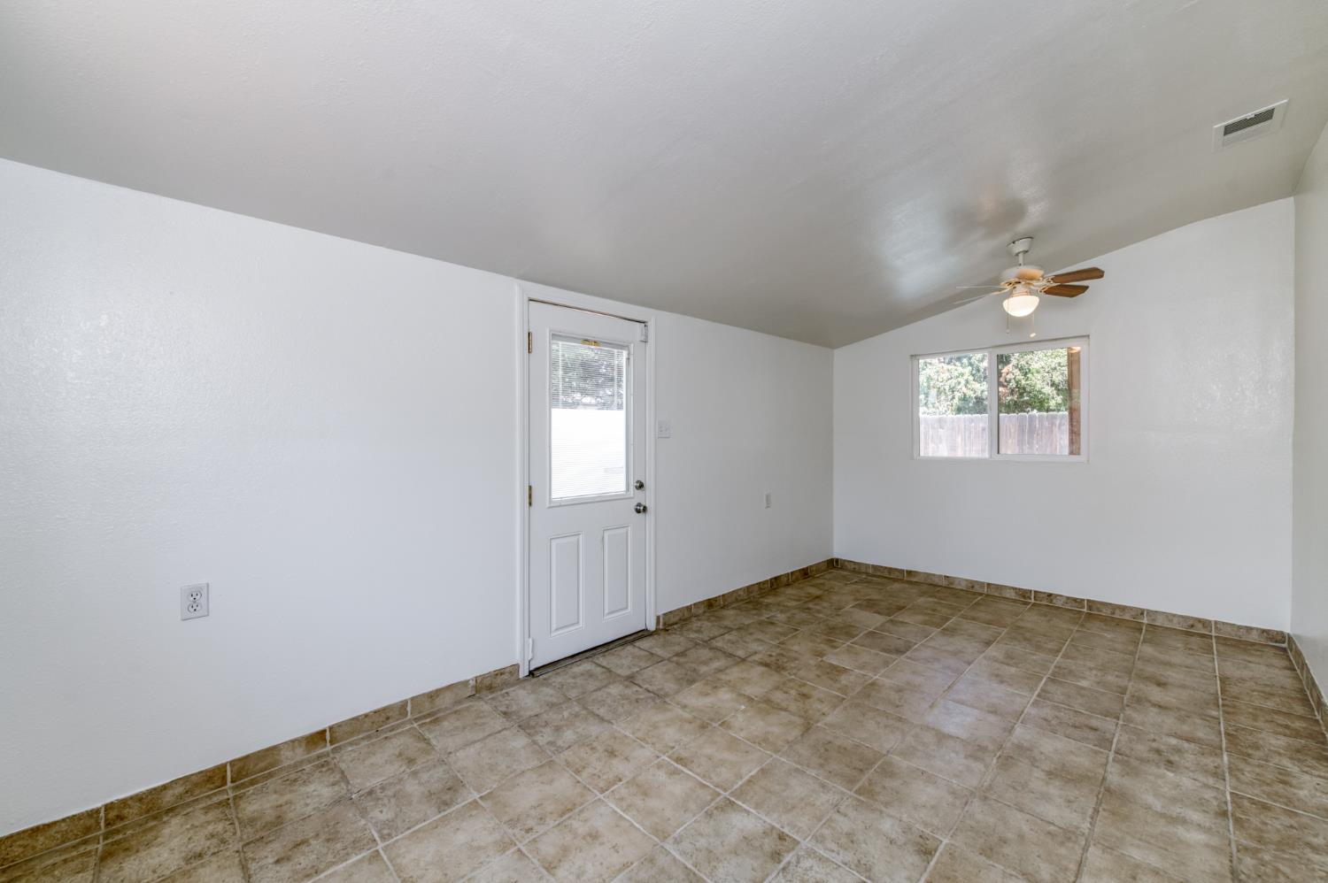 6617 N 2nd St, Fresno, CA 93710