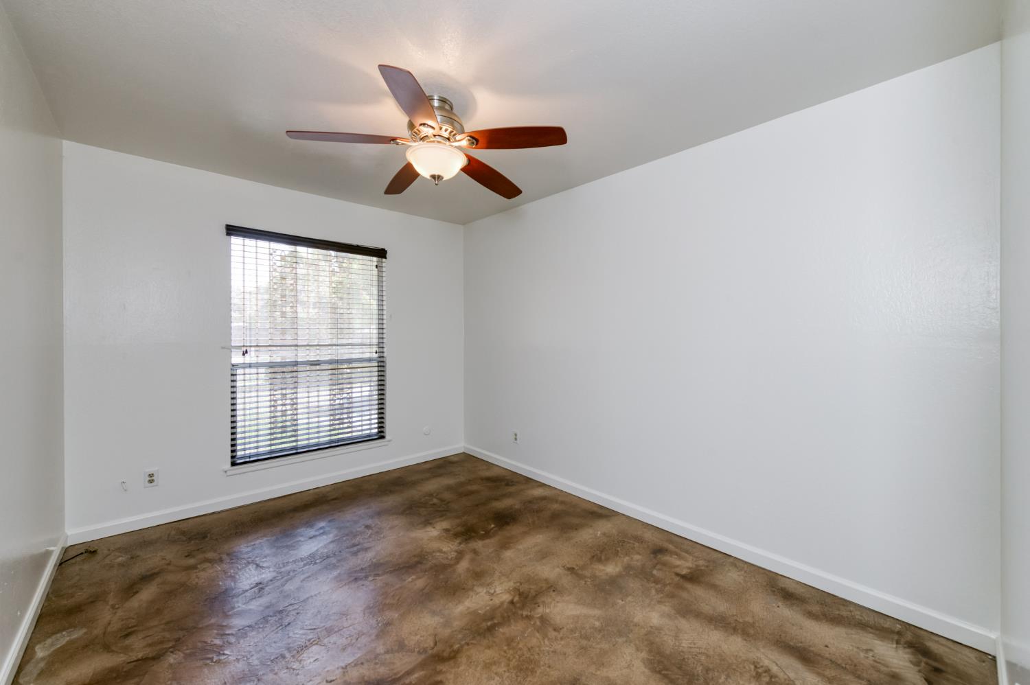 6617 N 2nd St, Fresno, CA 93710