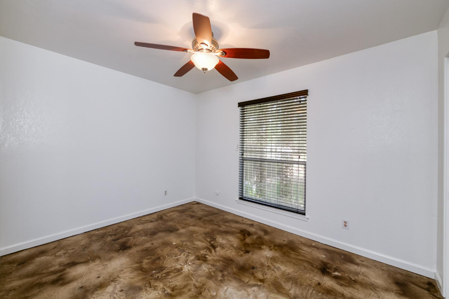 6617 N 2nd St, Fresno, CA 93710