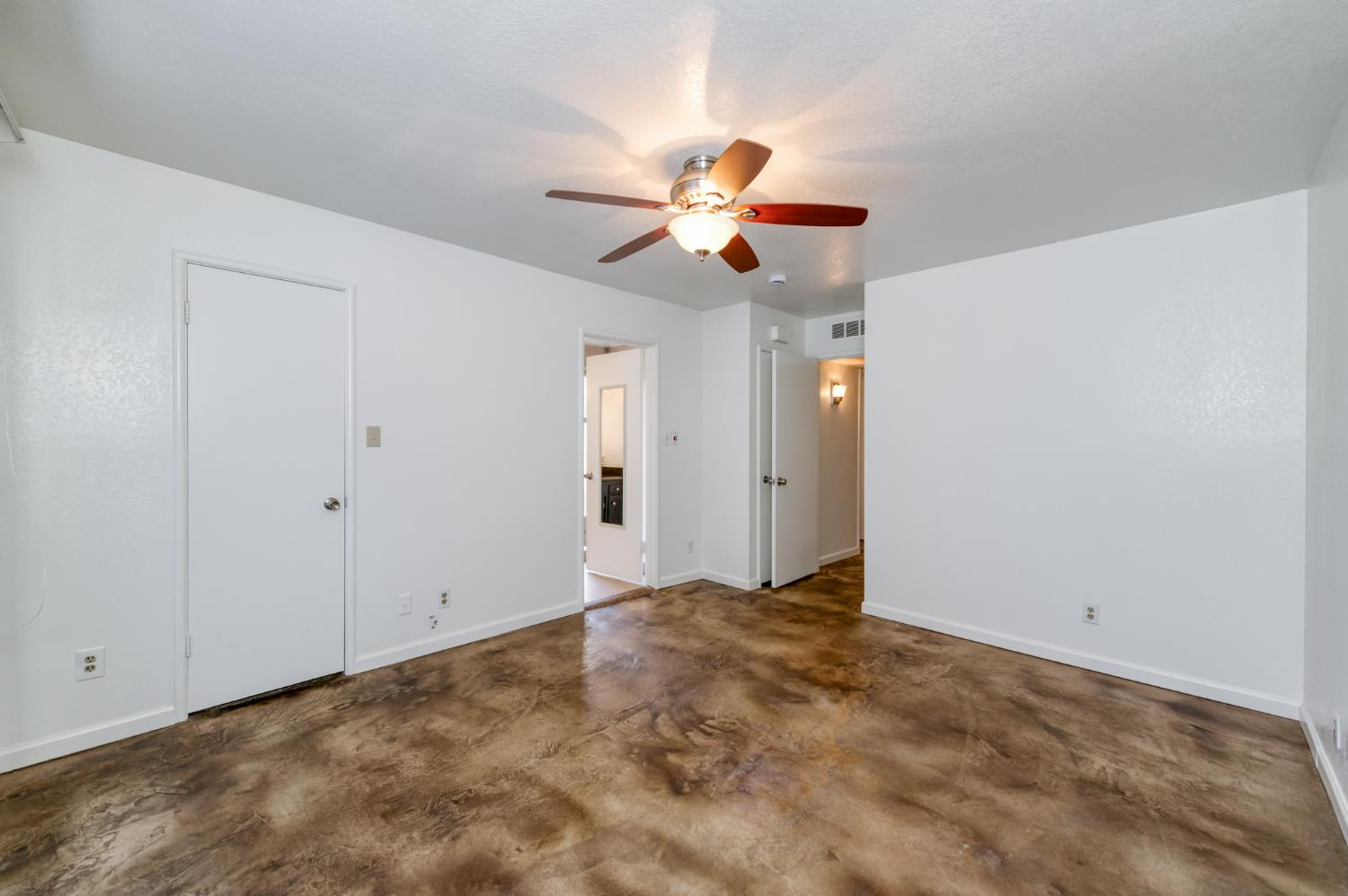 6617 N 2nd St, Fresno, CA 93710