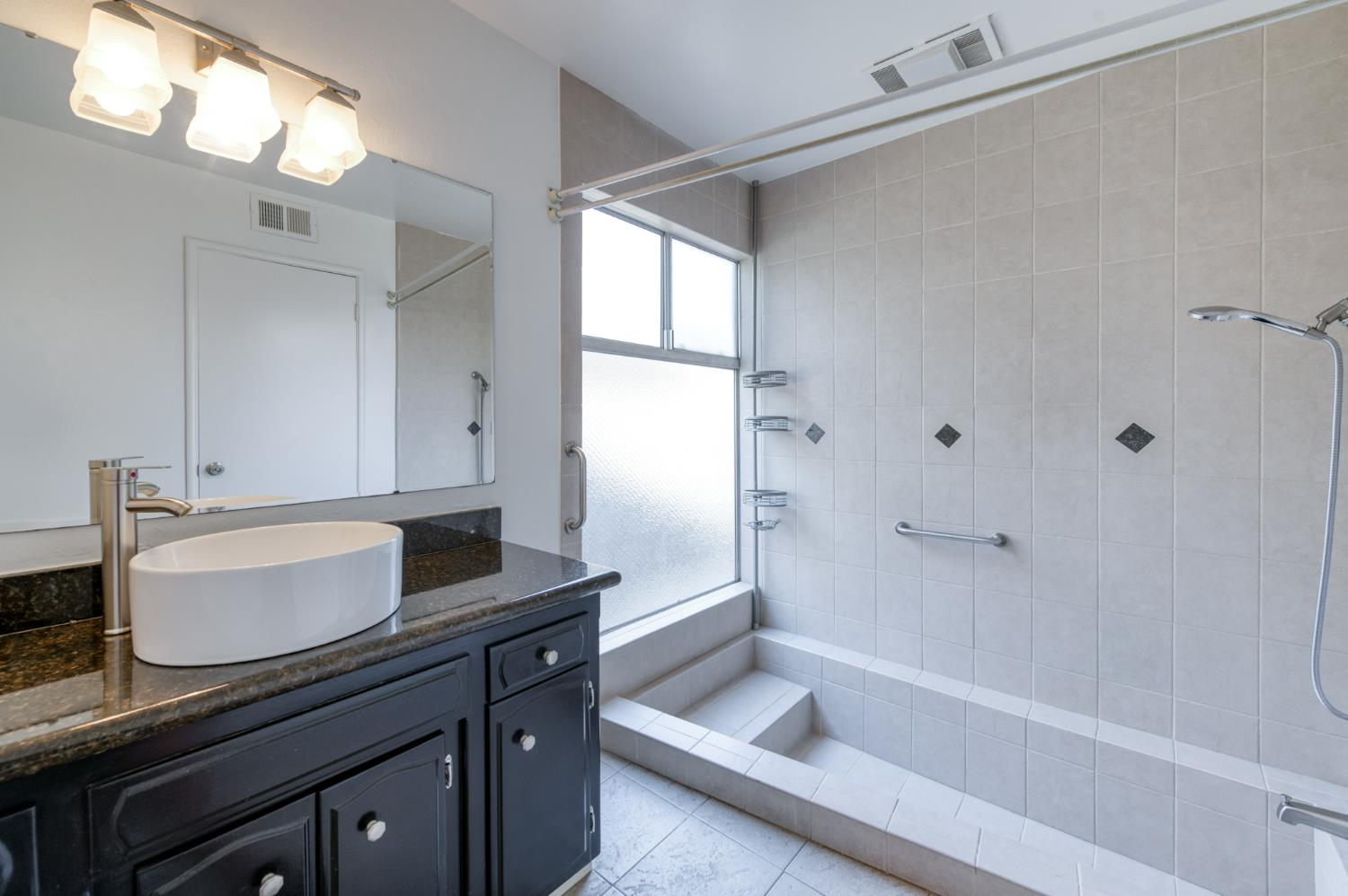 6617 N 2nd St, Fresno, CA 93710