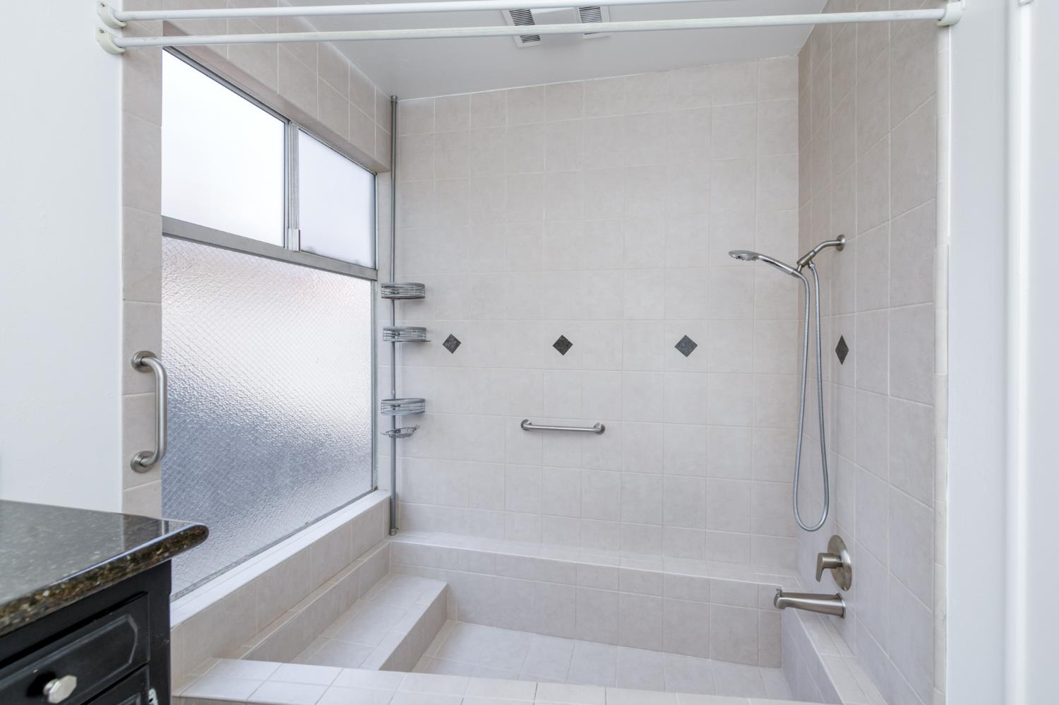 6617 N 2nd St, Fresno, CA 93710