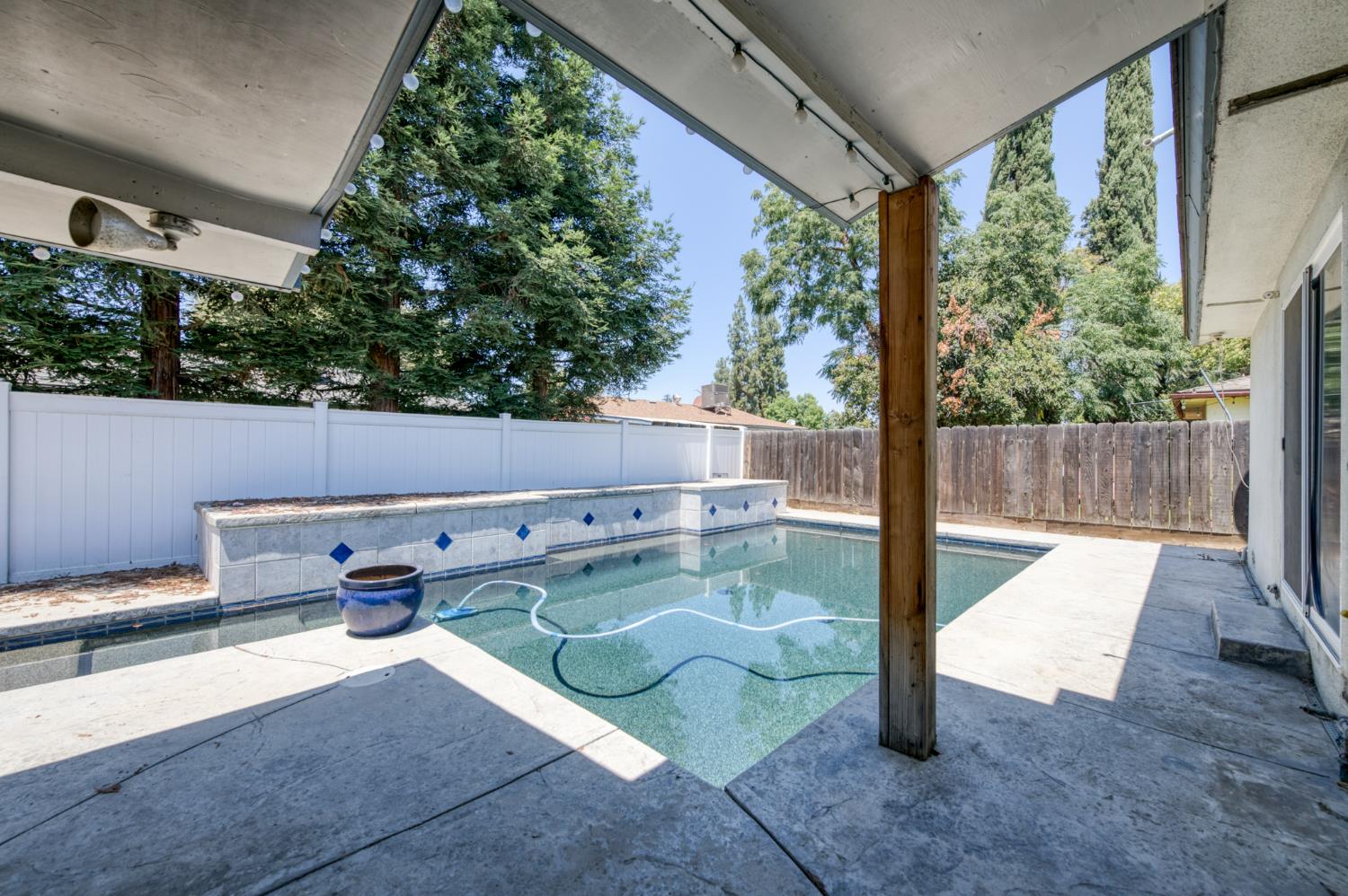 6617 N 2nd St, Fresno, CA 93710