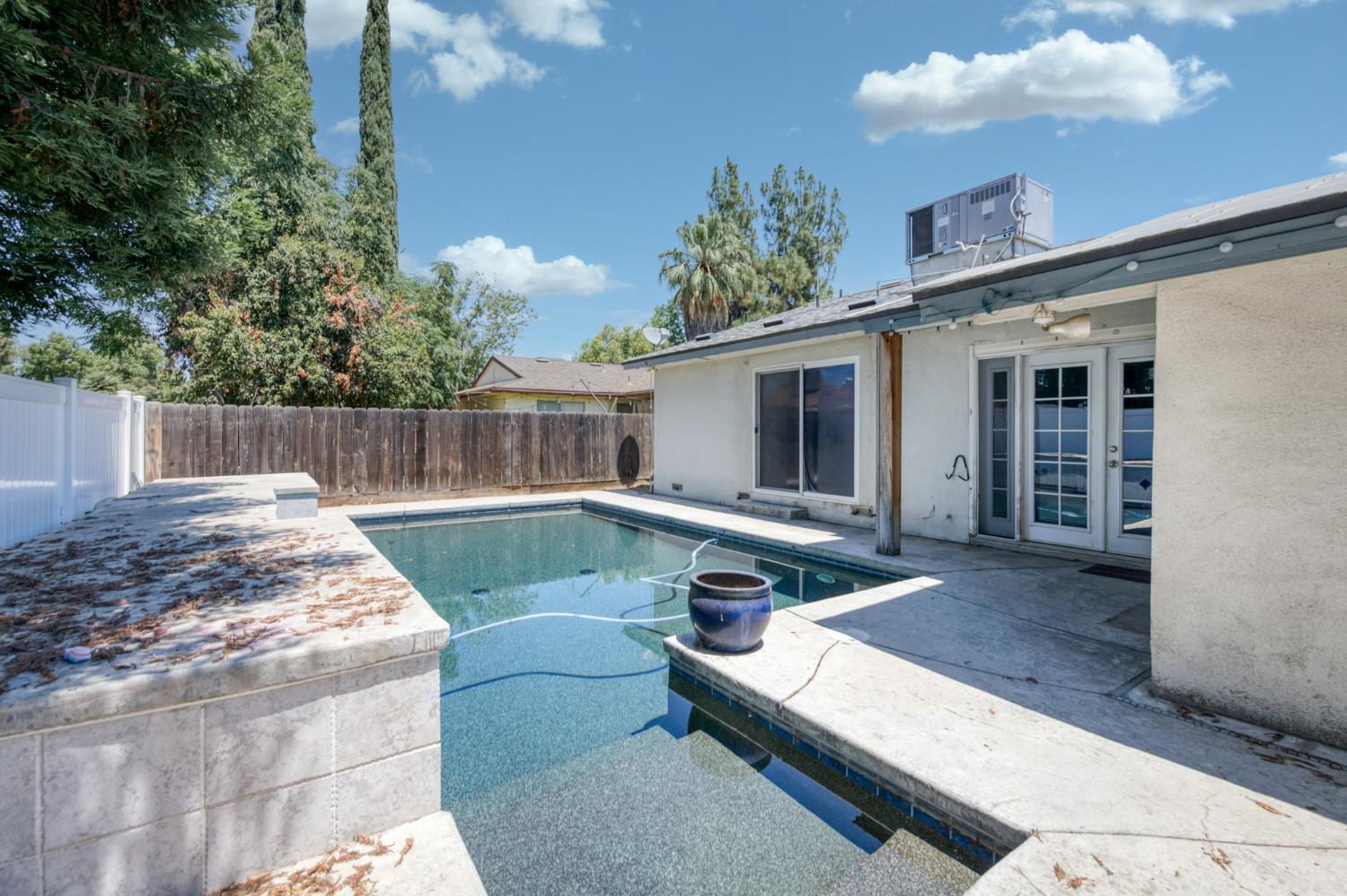 6617 N 2nd St, Fresno, CA 93710