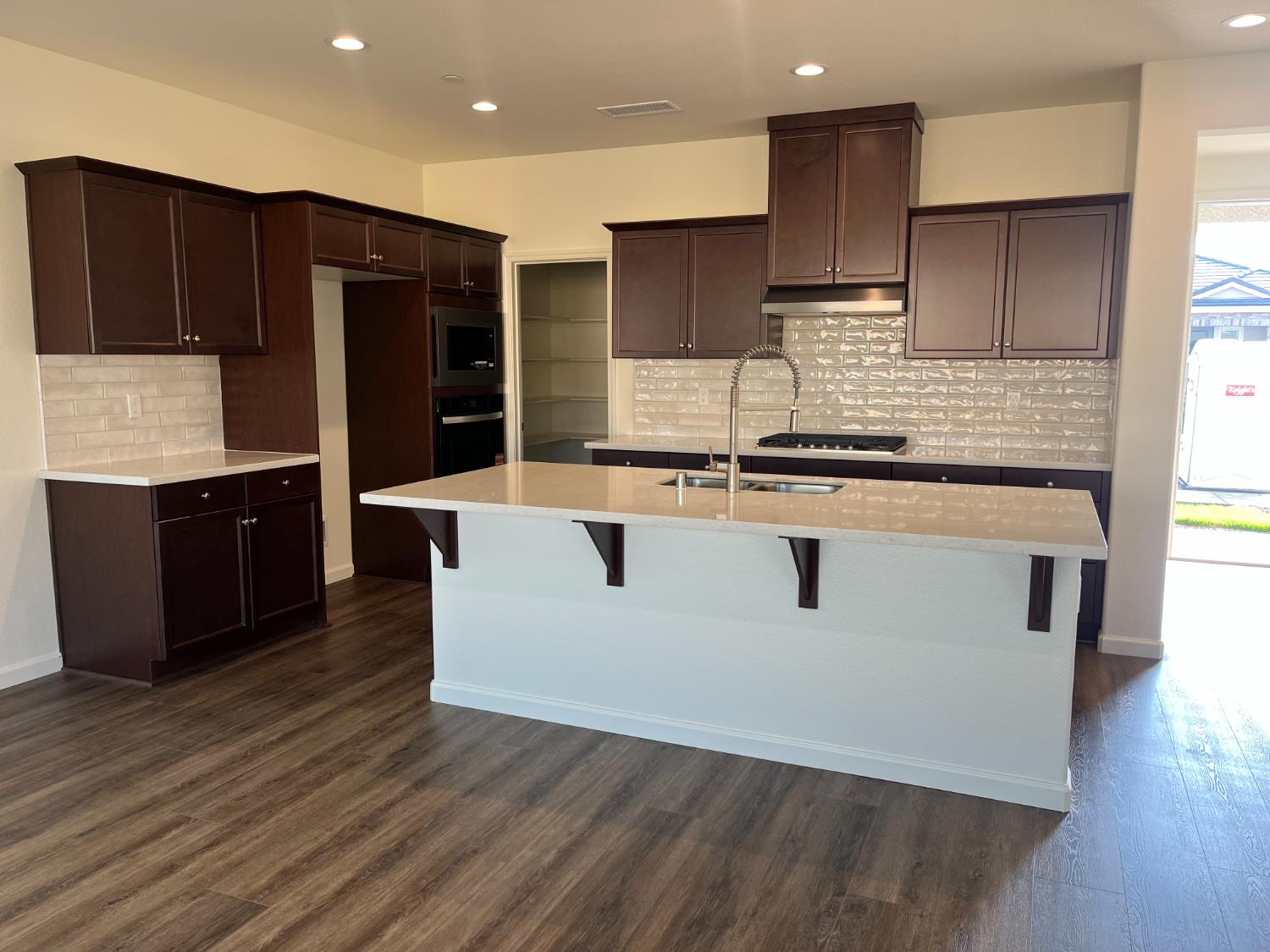 1189 Magnolia Court W, Madera, CA 93636