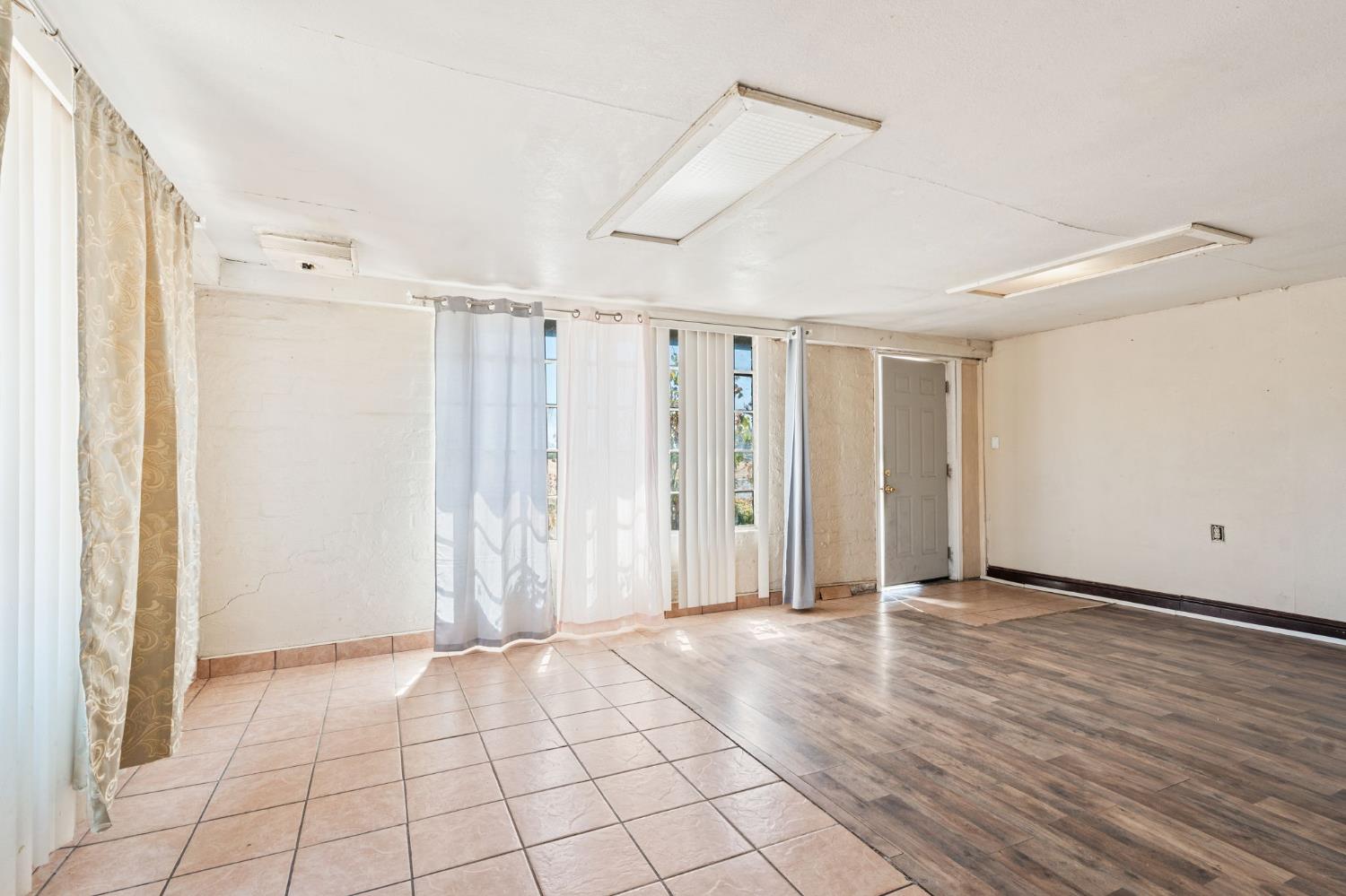 1692 Country Club Dr, Madera, CA 93638