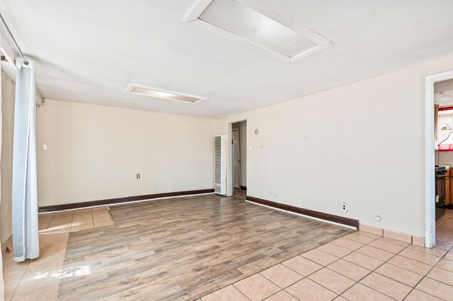 1692 Country Club Dr, Madera, CA 93638