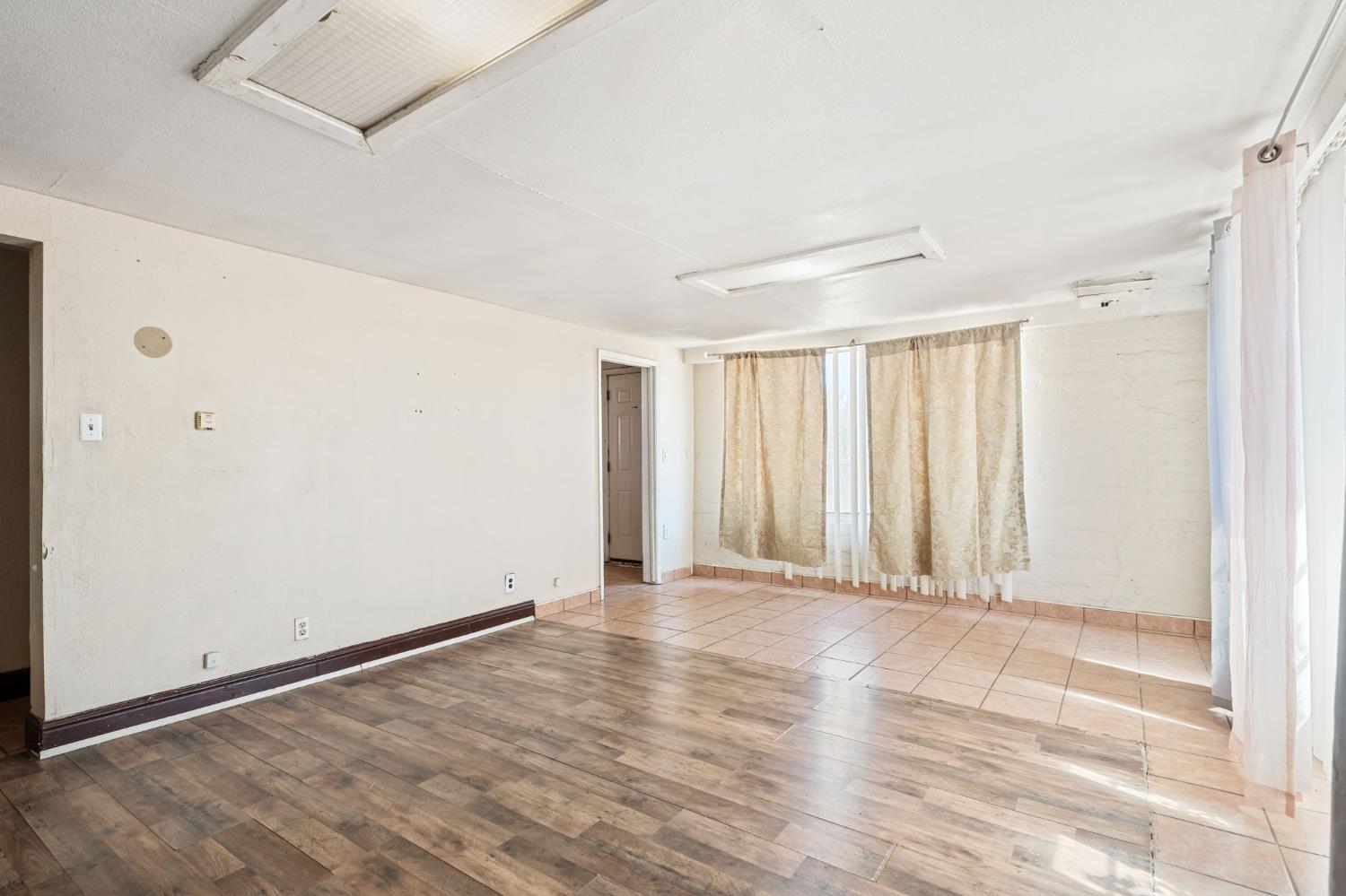 1692 Country Club Dr, Madera, CA 93638