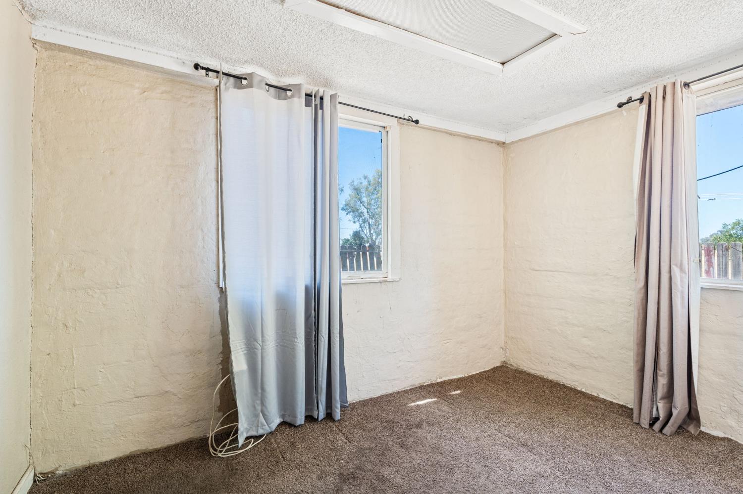 1692 Country Club Dr, Madera, CA 93638