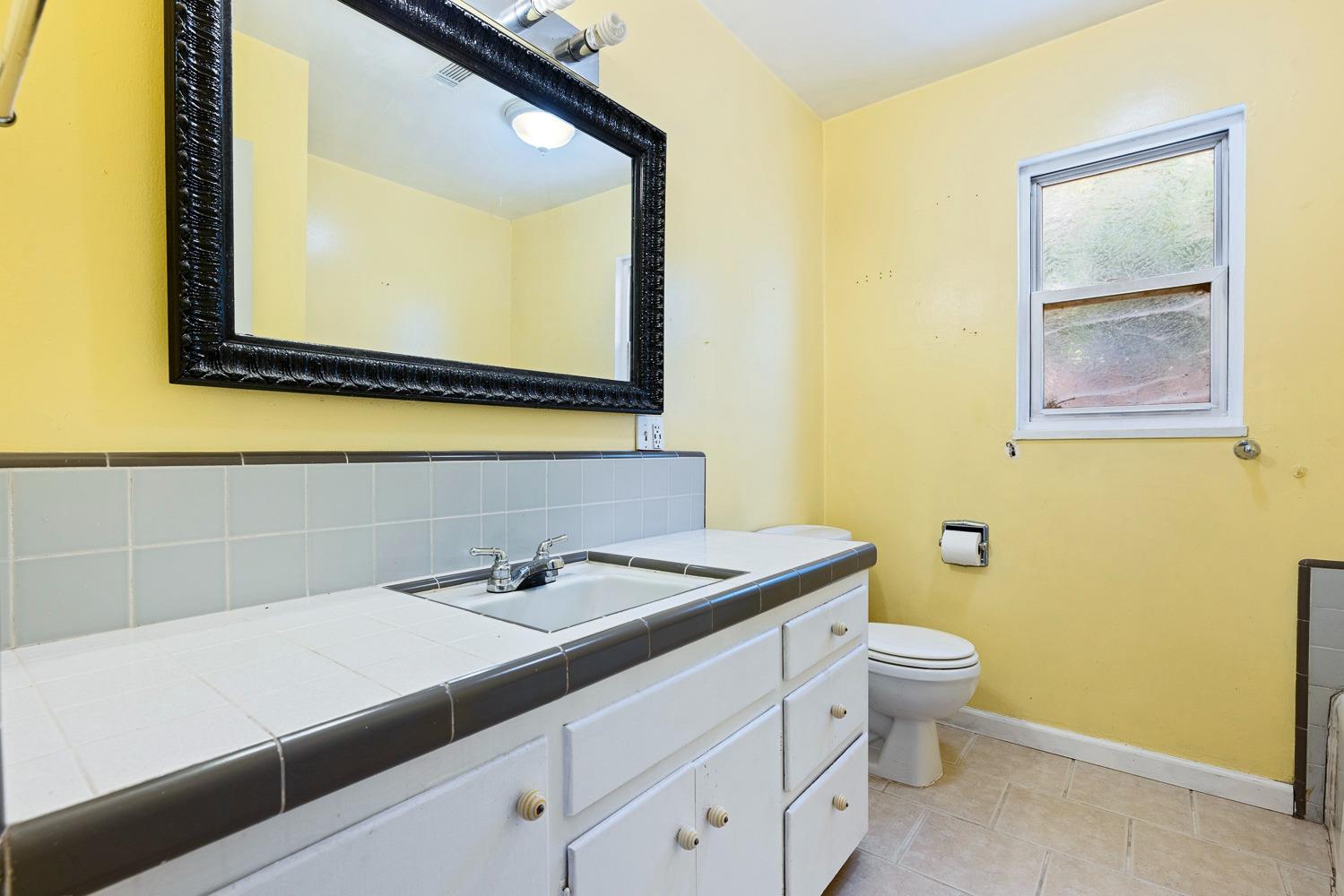 275 Yale Ave, Coalinga, CA 93210