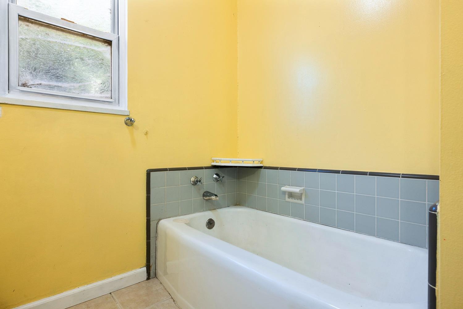 275 Yale Ave, Coalinga, CA 93210