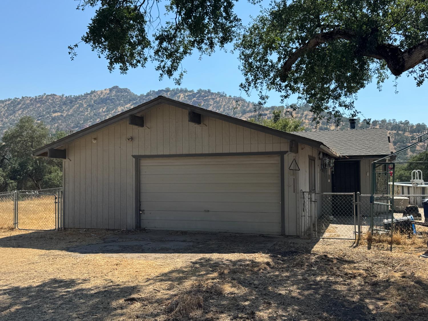 37307 Mistletoe Rd, Yokuts Valley, CA 93675