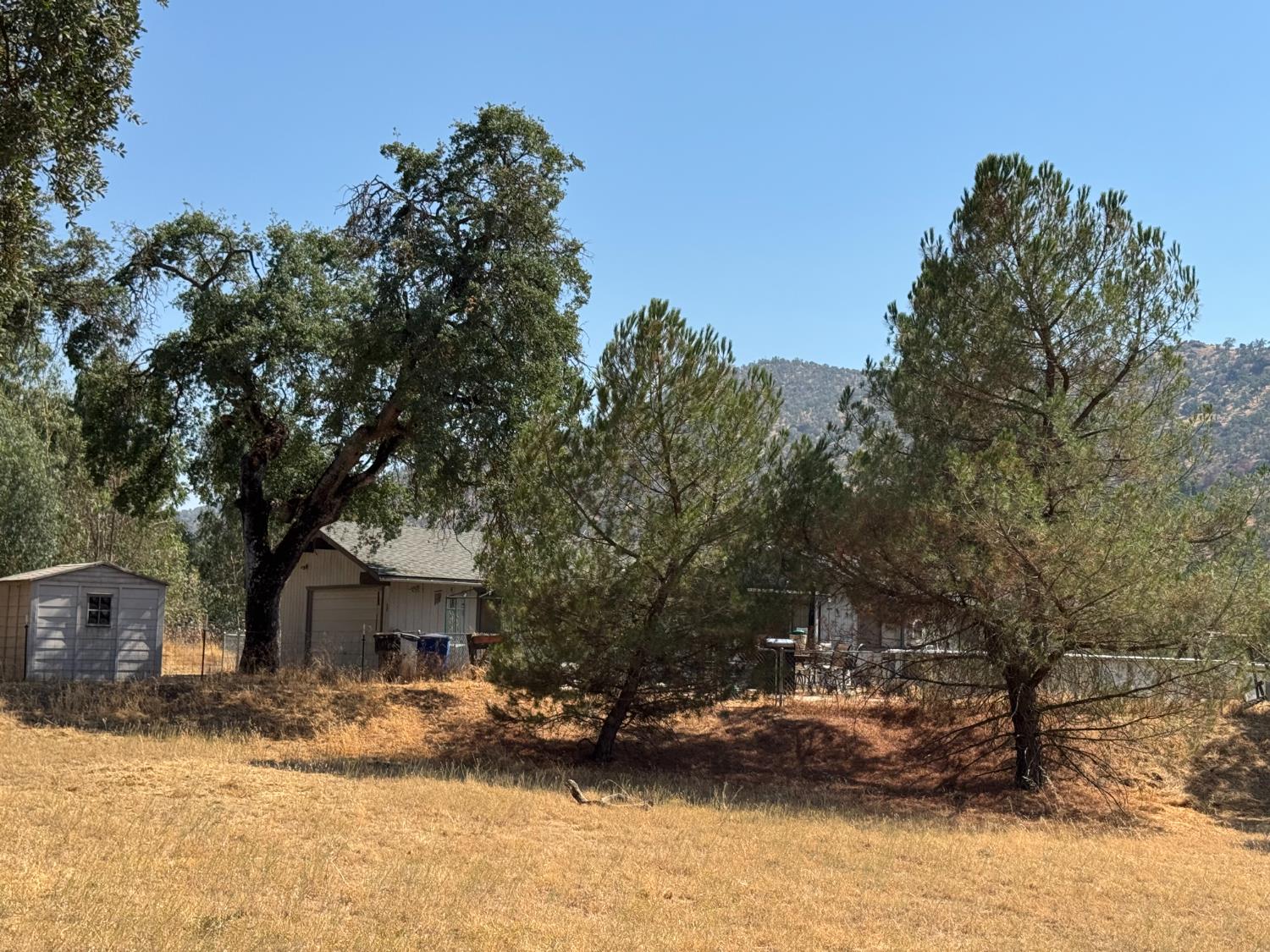 37307 Mistletoe Rd, Yokuts Valley, CA 93675
