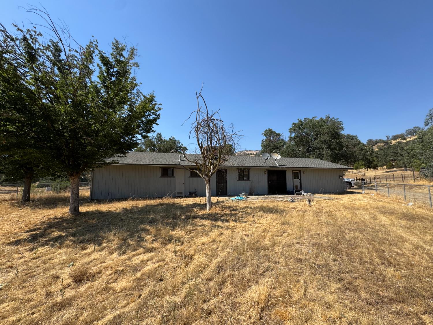 37307 Mistletoe Rd, Yokuts Valley, CA 93675
