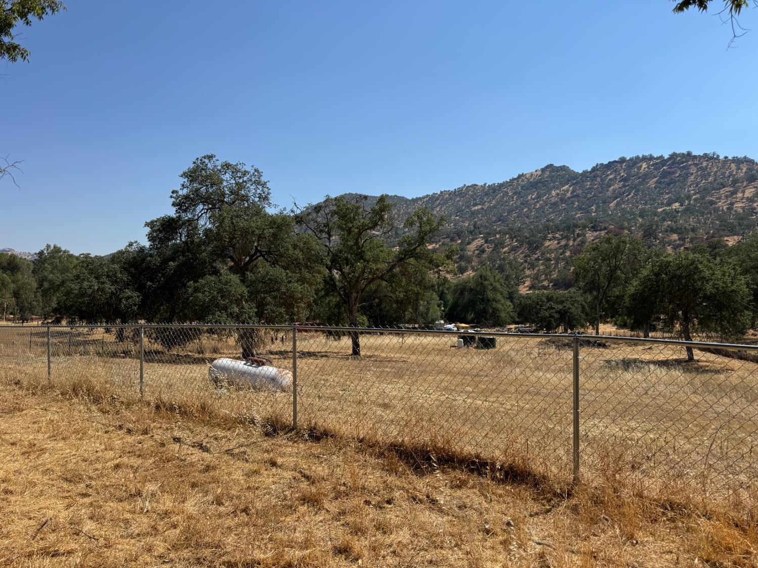 37307 Mistletoe Rd, Yokuts Valley, CA 93675