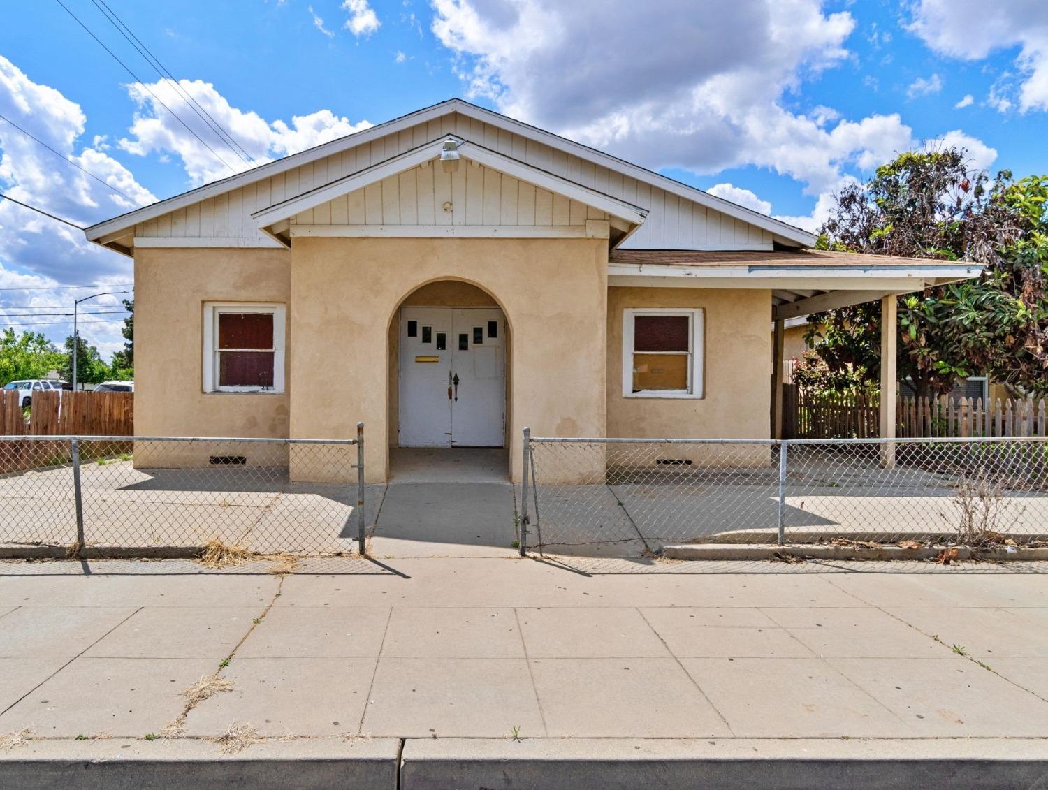 900 Sonora St, Madera, CA 93638