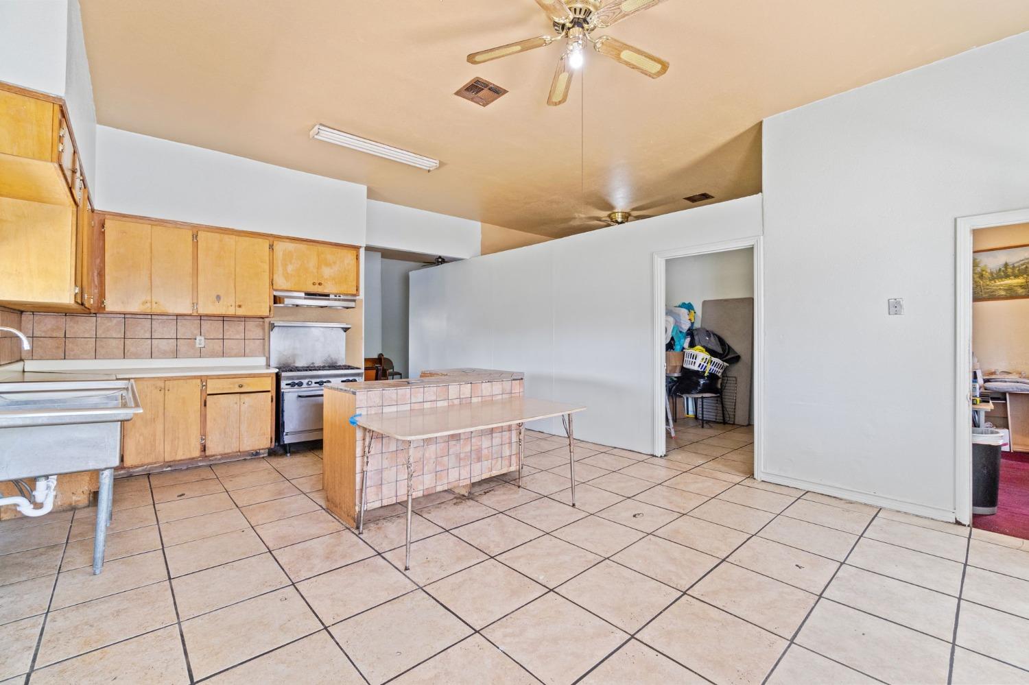 900 Sonora St, Madera, CA 93638