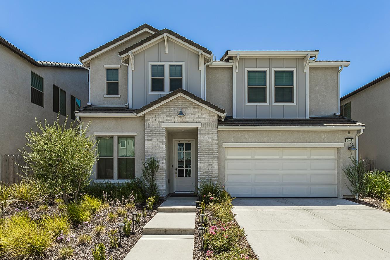 2944 Vermont Ave, Clovis, CA 93619