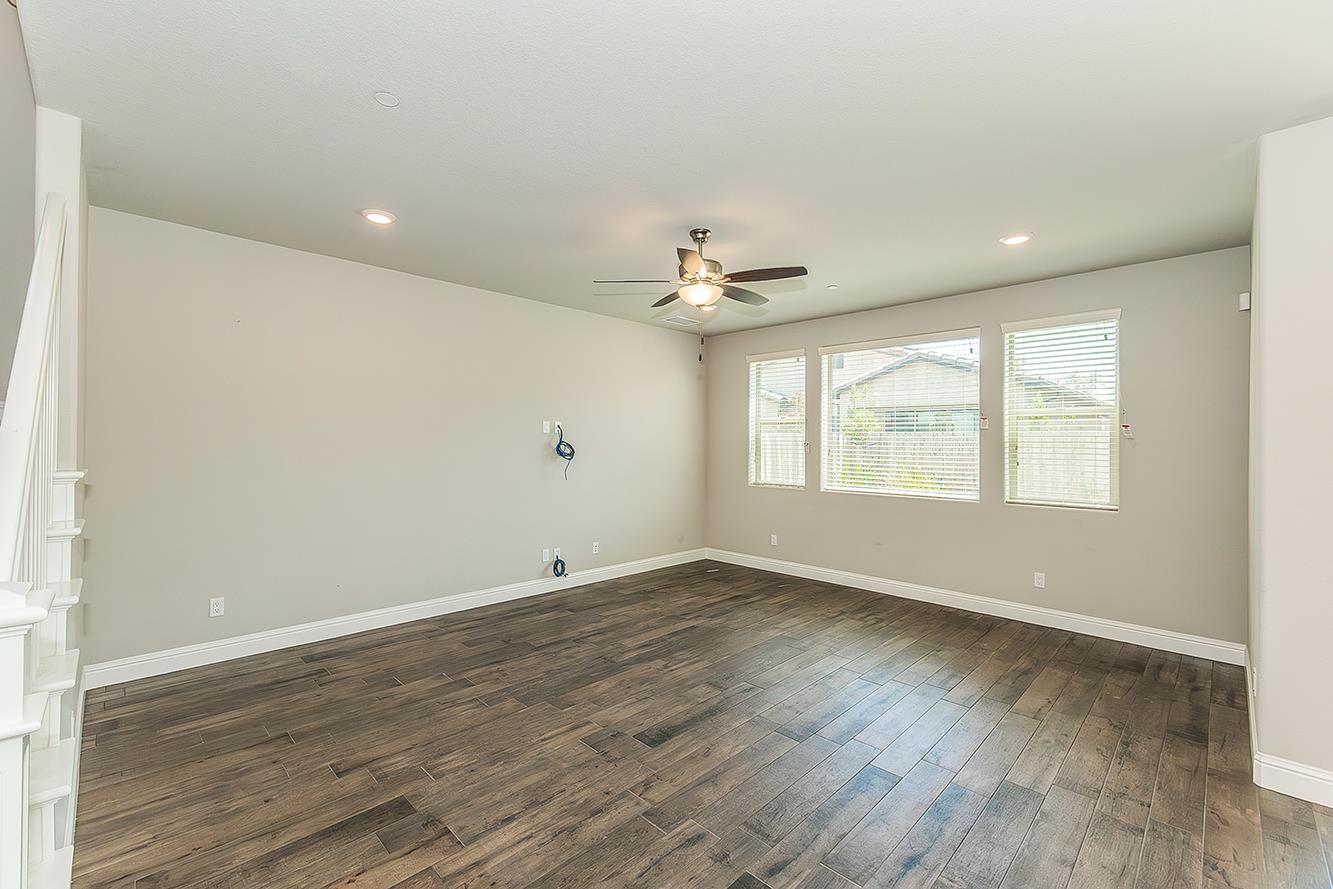 2944 Vermont Ave, Clovis, CA 93619