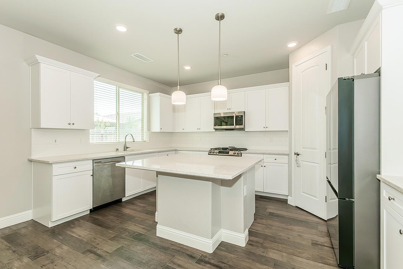 2944 Vermont Ave, Clovis, CA 93619