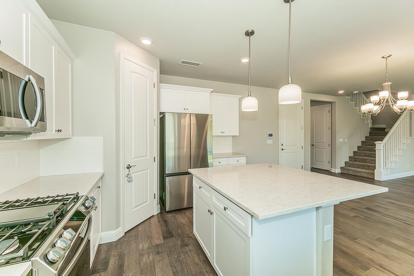 2944 Vermont Ave, Clovis, CA 93619