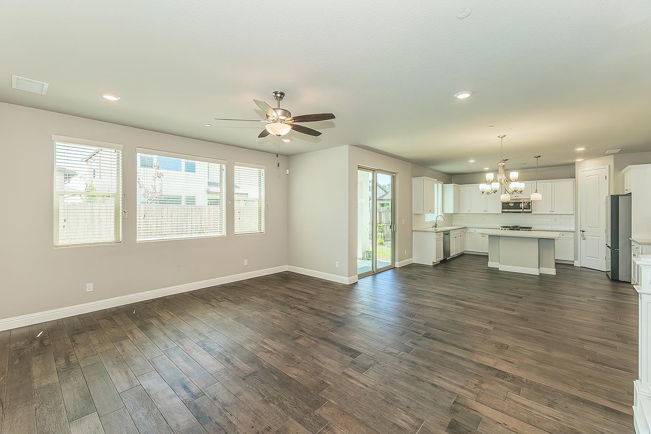 2944 Vermont Ave, Clovis, CA 93619