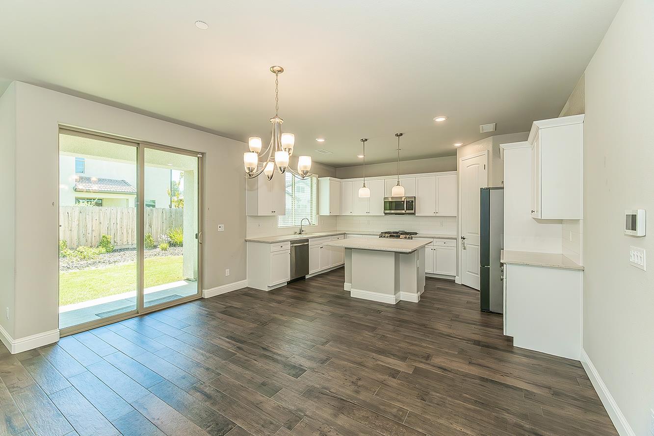 2944 Vermont Ave, Clovis, CA 93619