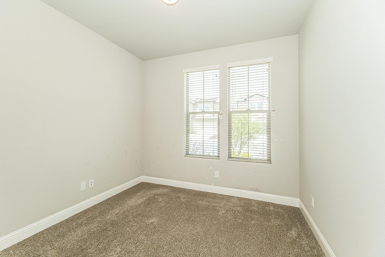 2944 Vermont Ave, Clovis, CA 93619