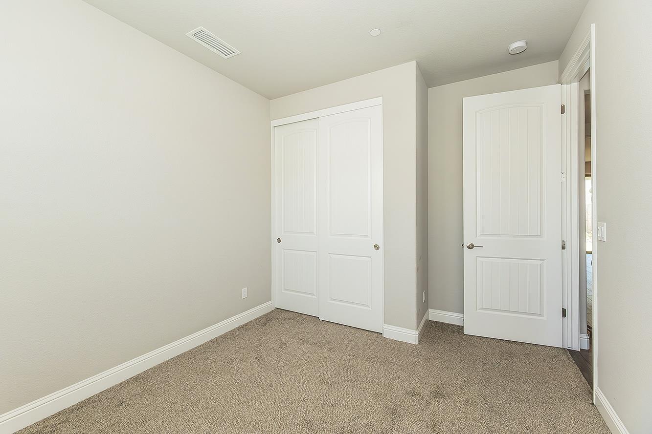 2944 Vermont Ave, Clovis, CA 93619