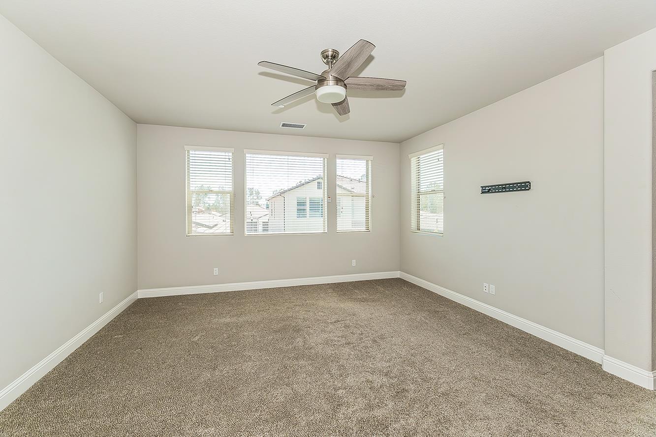 2944 Vermont Ave, Clovis, CA 93619