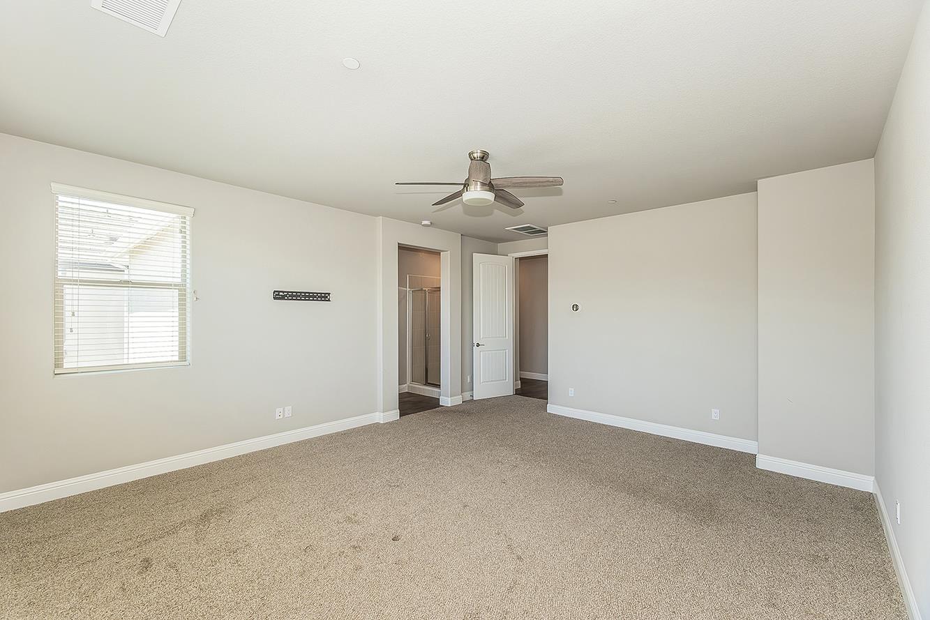 2944 Vermont Ave, Clovis, CA 93619