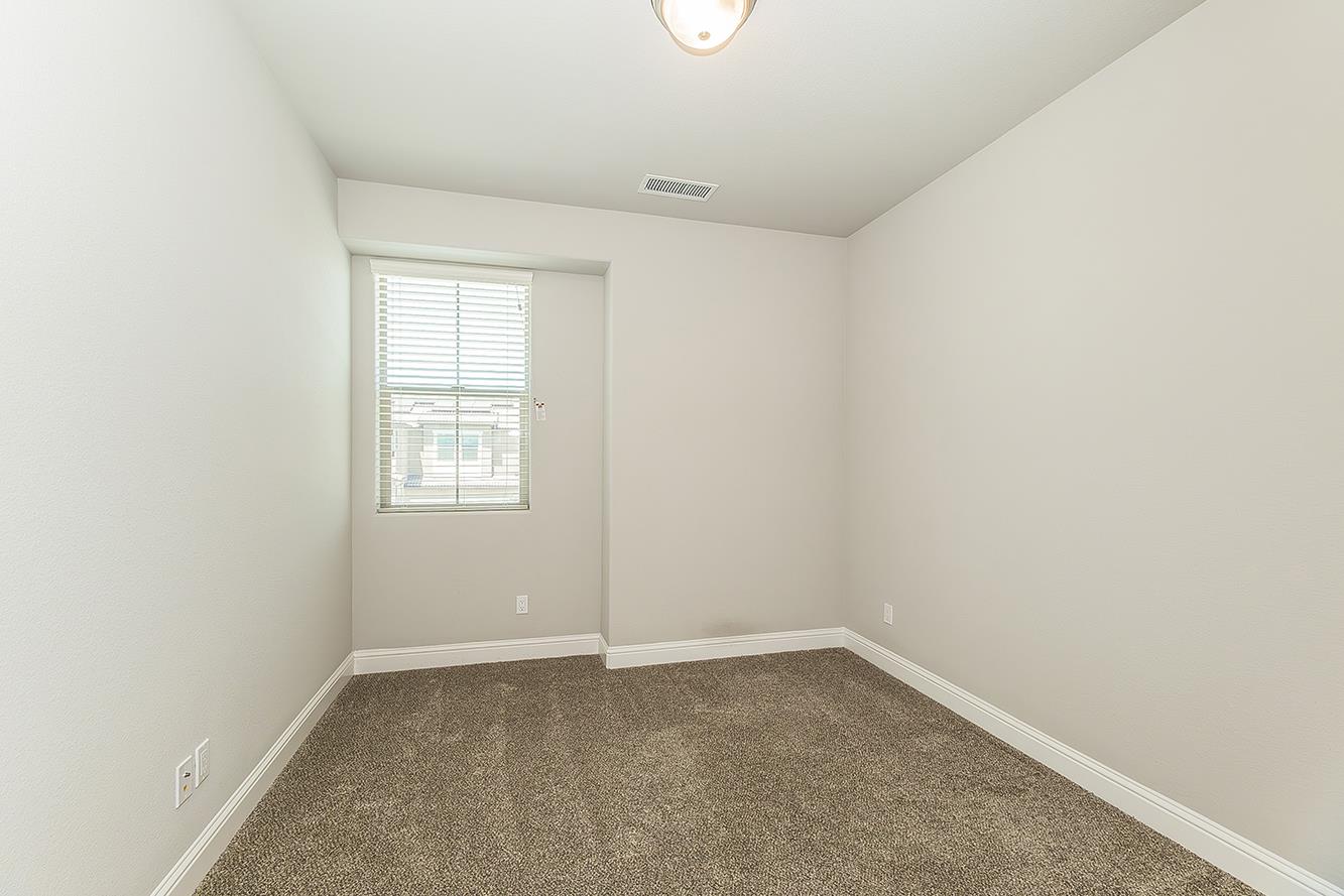 2944 Vermont Ave, Clovis, CA 93619