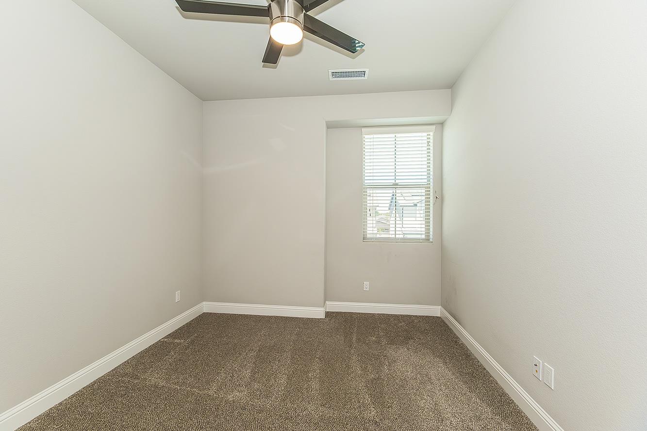 2944 Vermont Ave, Clovis, CA 93619