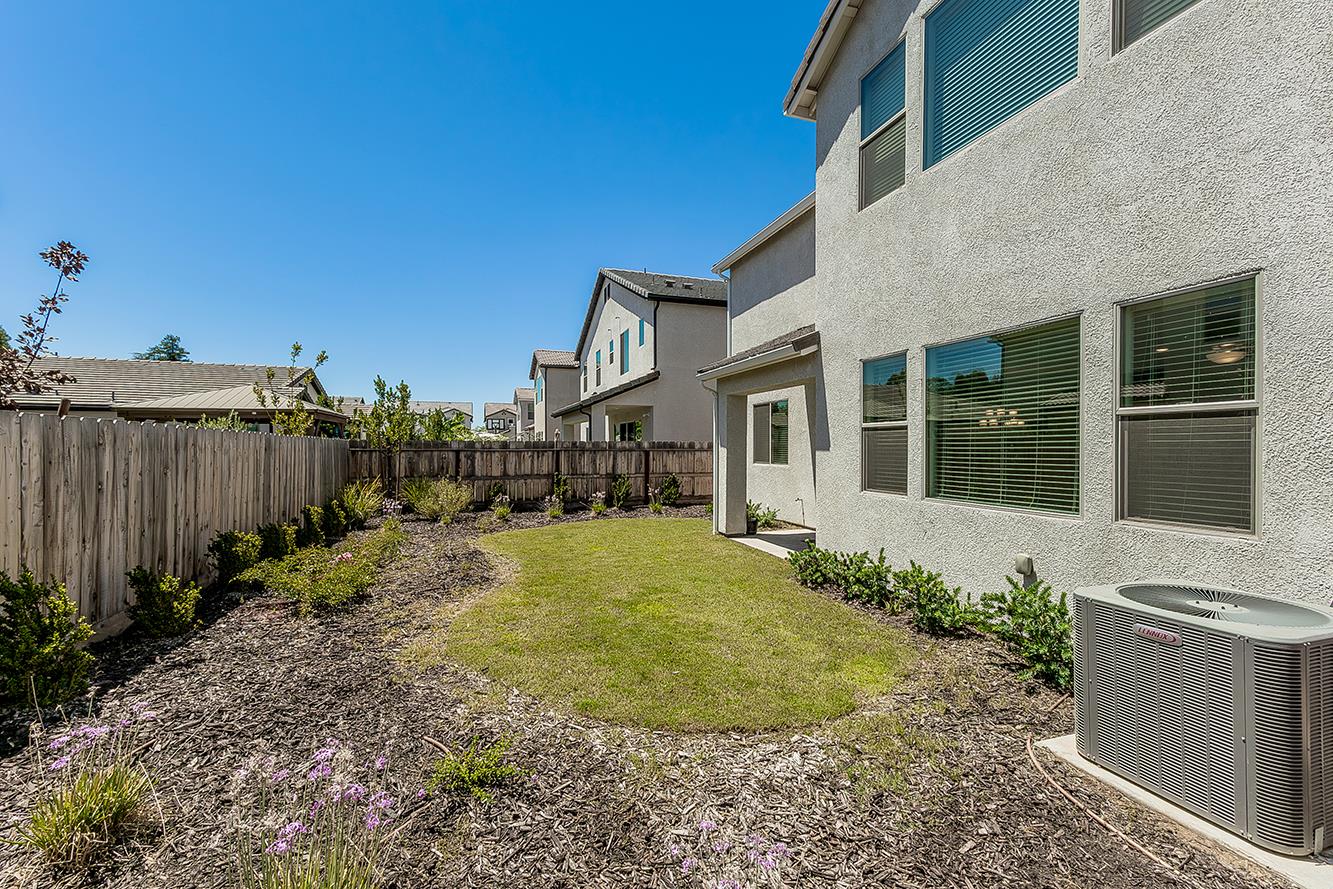 2944 Vermont Ave, Clovis, CA 93619