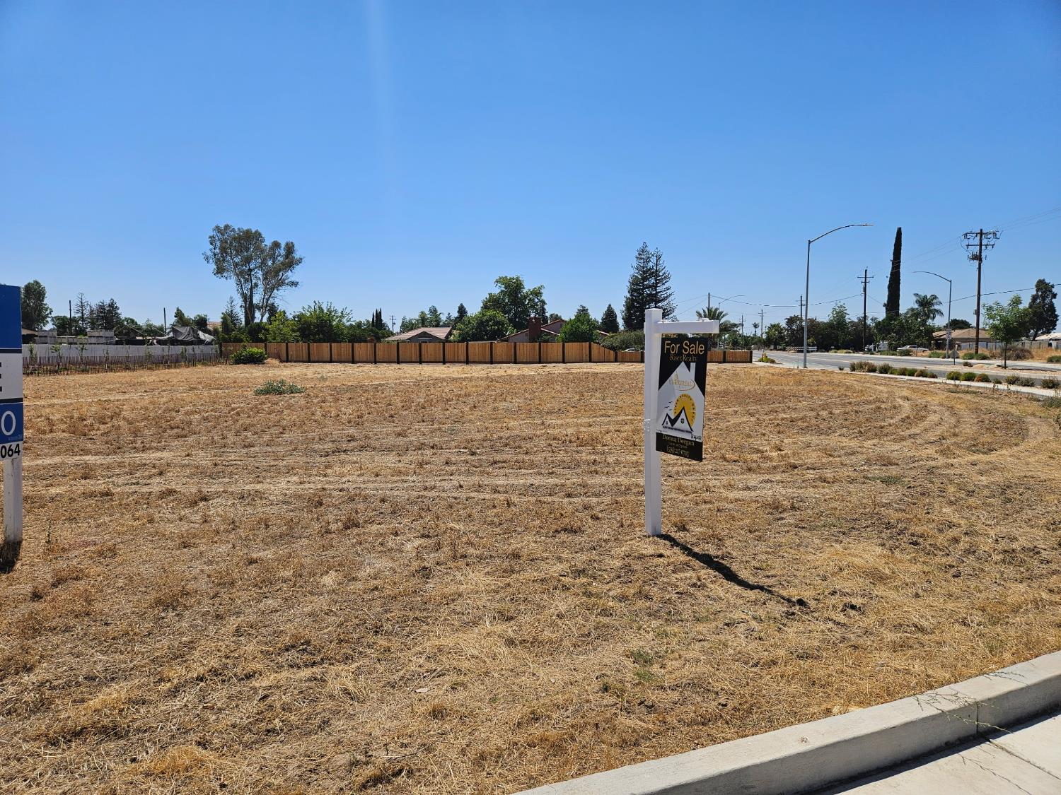 1641 N Alta Ave, Dinuba, CA 93618