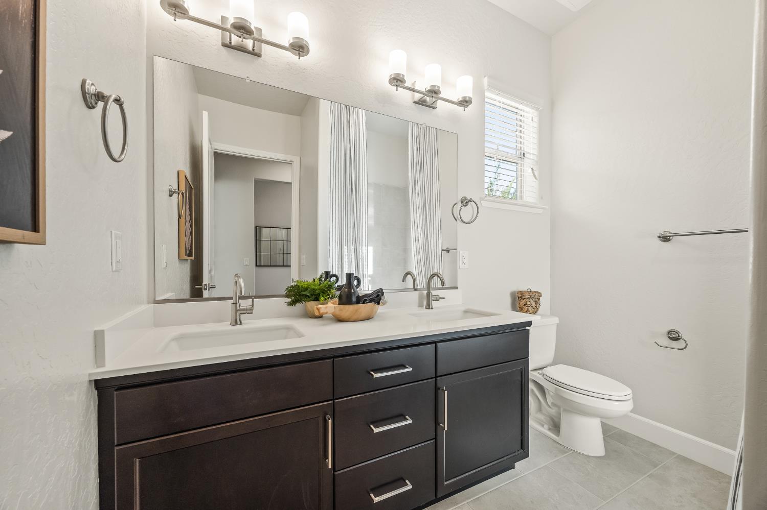 7257 W Ashcroft Ave, Fresno, CA 93723