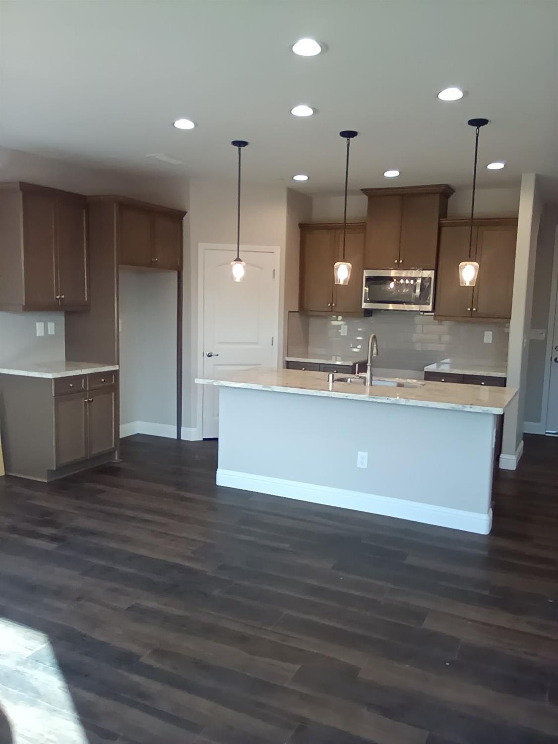 1180 Dandelion Ln, Madera, CA 93638