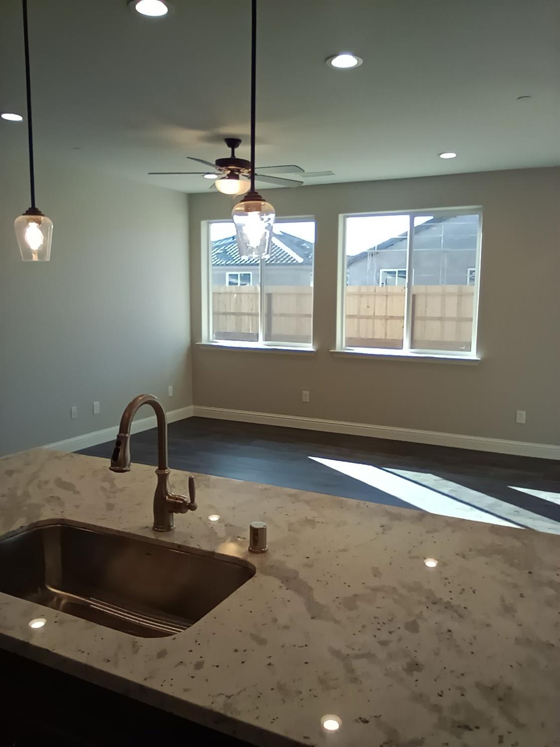 1180 Dandelion Ln, Madera, CA 93638