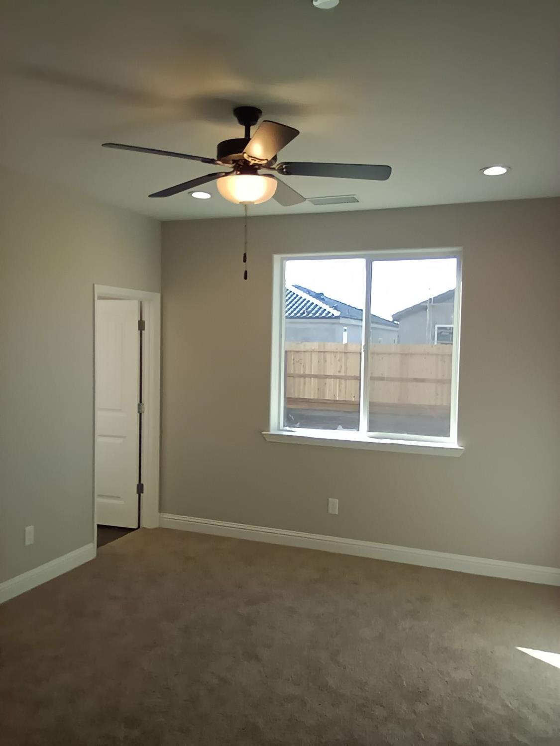 1180 Dandelion Ln, Madera, CA 93638