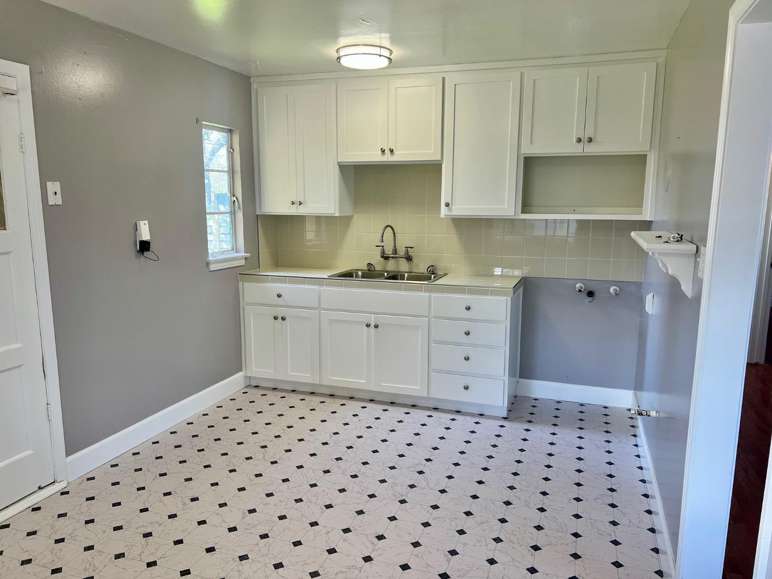 817 W Shields Ave, Fresno, CA 93705