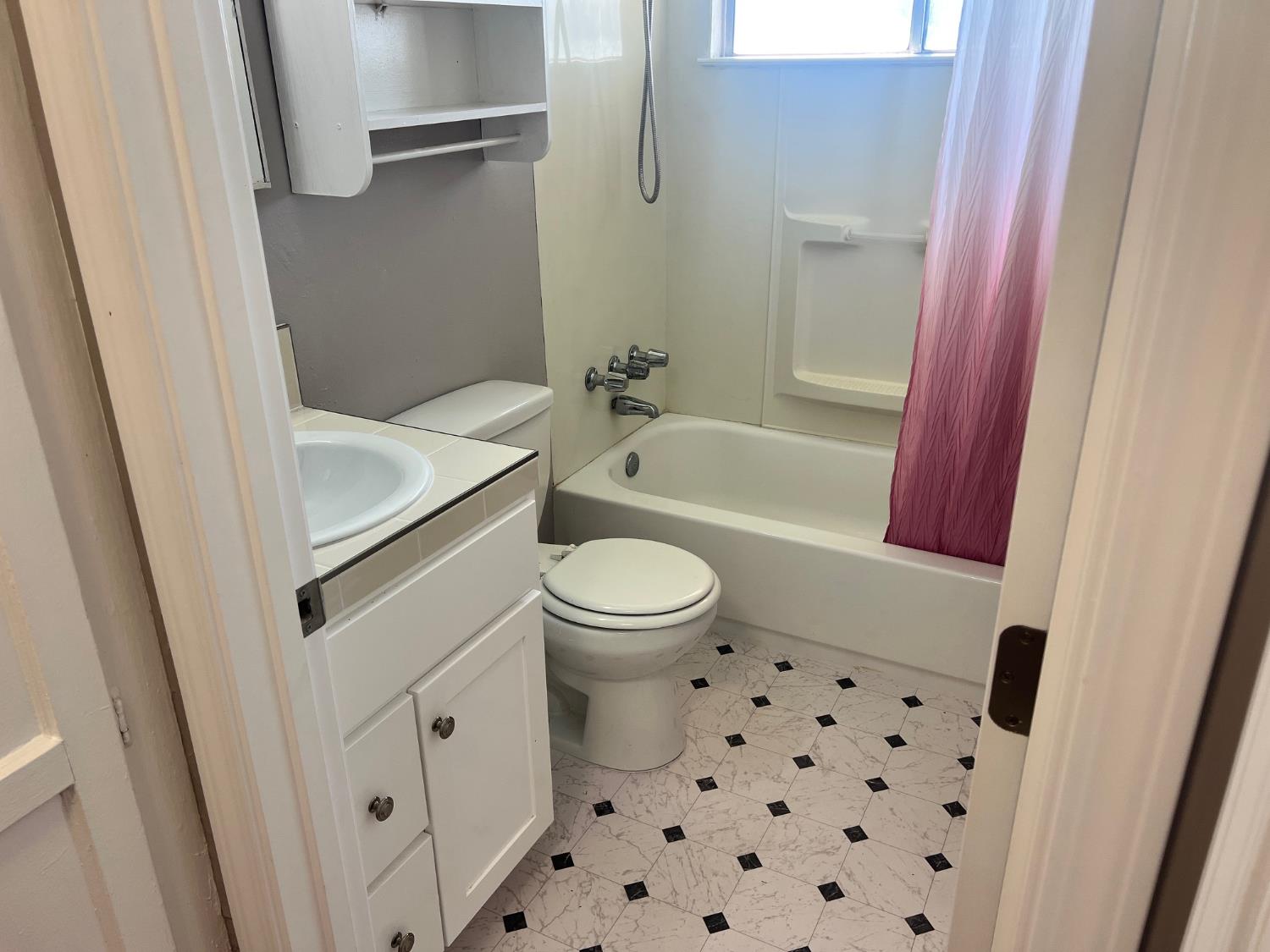 817 W Shields Ave, Fresno, CA 93705